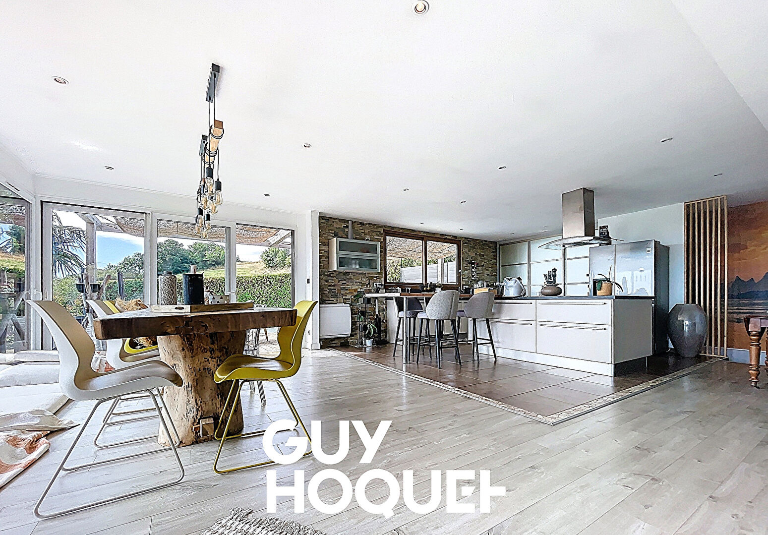 Maison de Caractère 4 Chambres avec  Piscine et Vue sur 1035 m² de Terrain - 71570 PRUZILLY