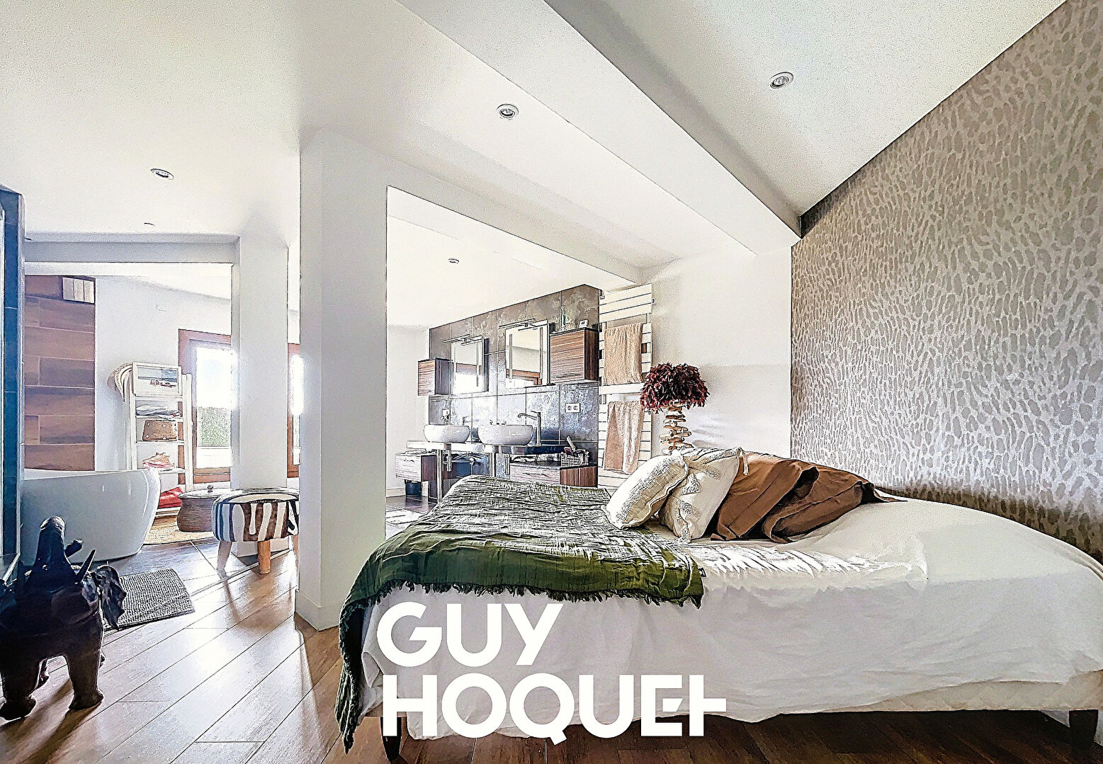 Maison de Caractère 4 Chambres avec  Piscine et Vue sur 1035 m² de Terrain - 71570 PRUZILLY