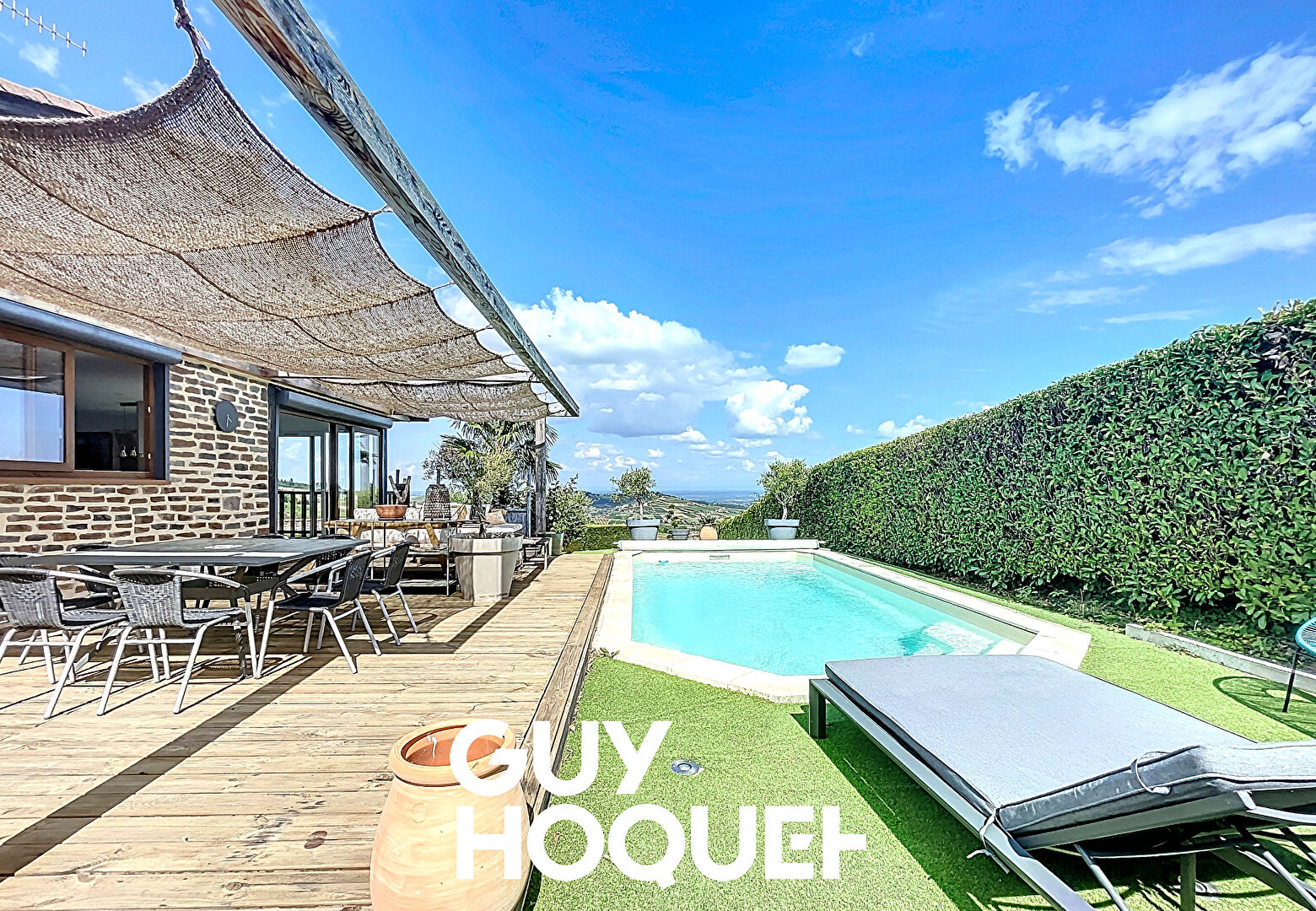 Maison de Caractère 4 Chambres avec  Piscine et Vue sur 1035 m² de Terrain - 71570 PRUZILLY