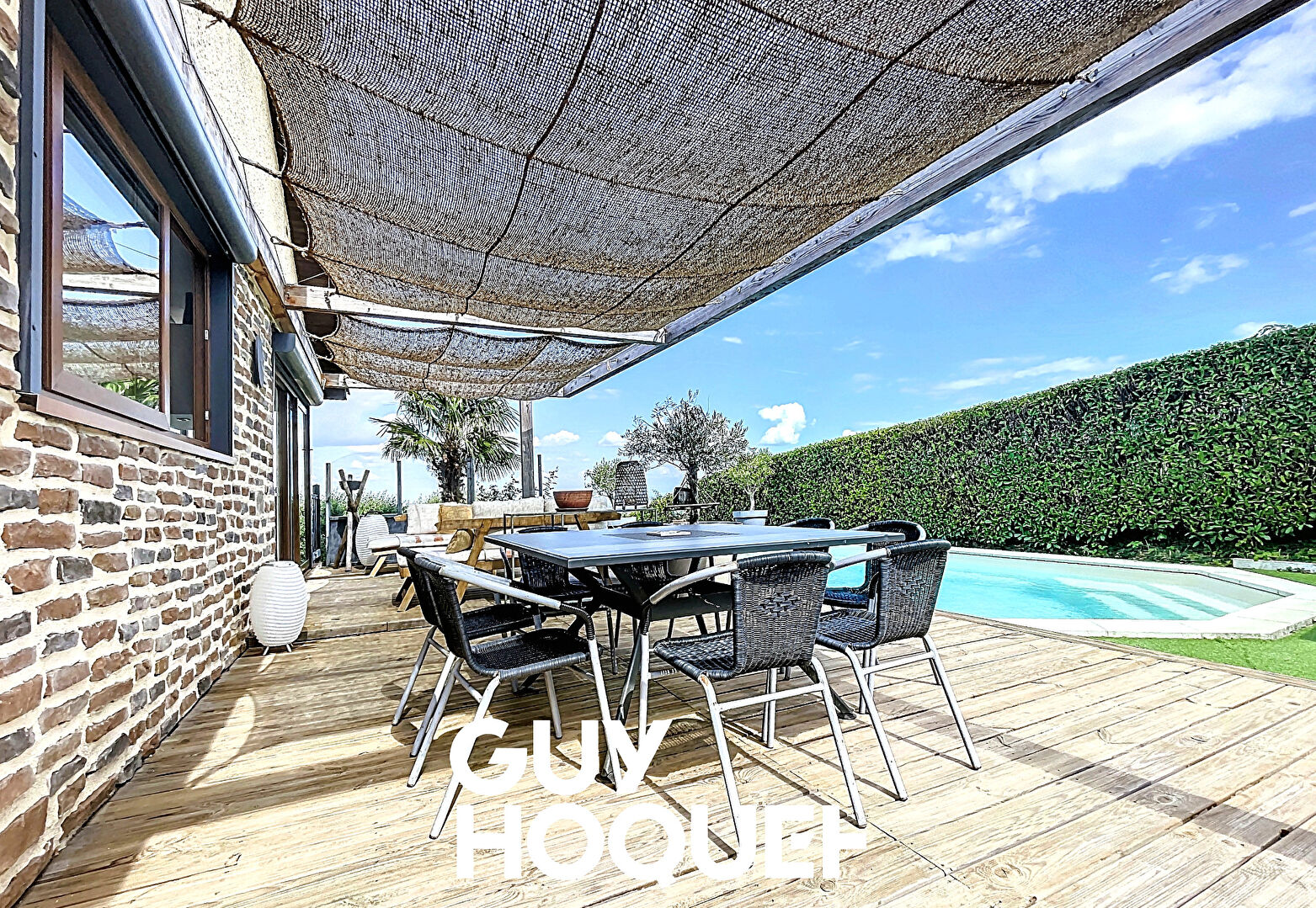 Maison de Caractère 4 Chambres avec  Piscine et Vue sur 1035 m² de Terrain - 71570 PRUZILLY