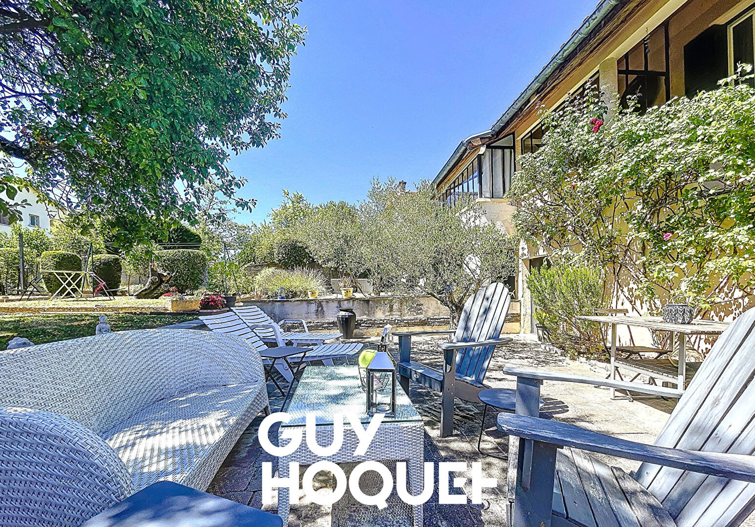 Maison de Caractère 3 Chs + Bureau, Salle de Jeux, Dépendances et Terrain de 735 m² - 71000 FLACE LES MACON