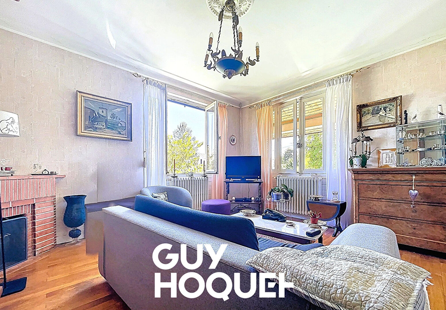 Maison de Caractère 3 Chs + Bureau, Salle de Jeux, Dépendances et Terrain de 735 m² - 71000 FLACE LES MACON