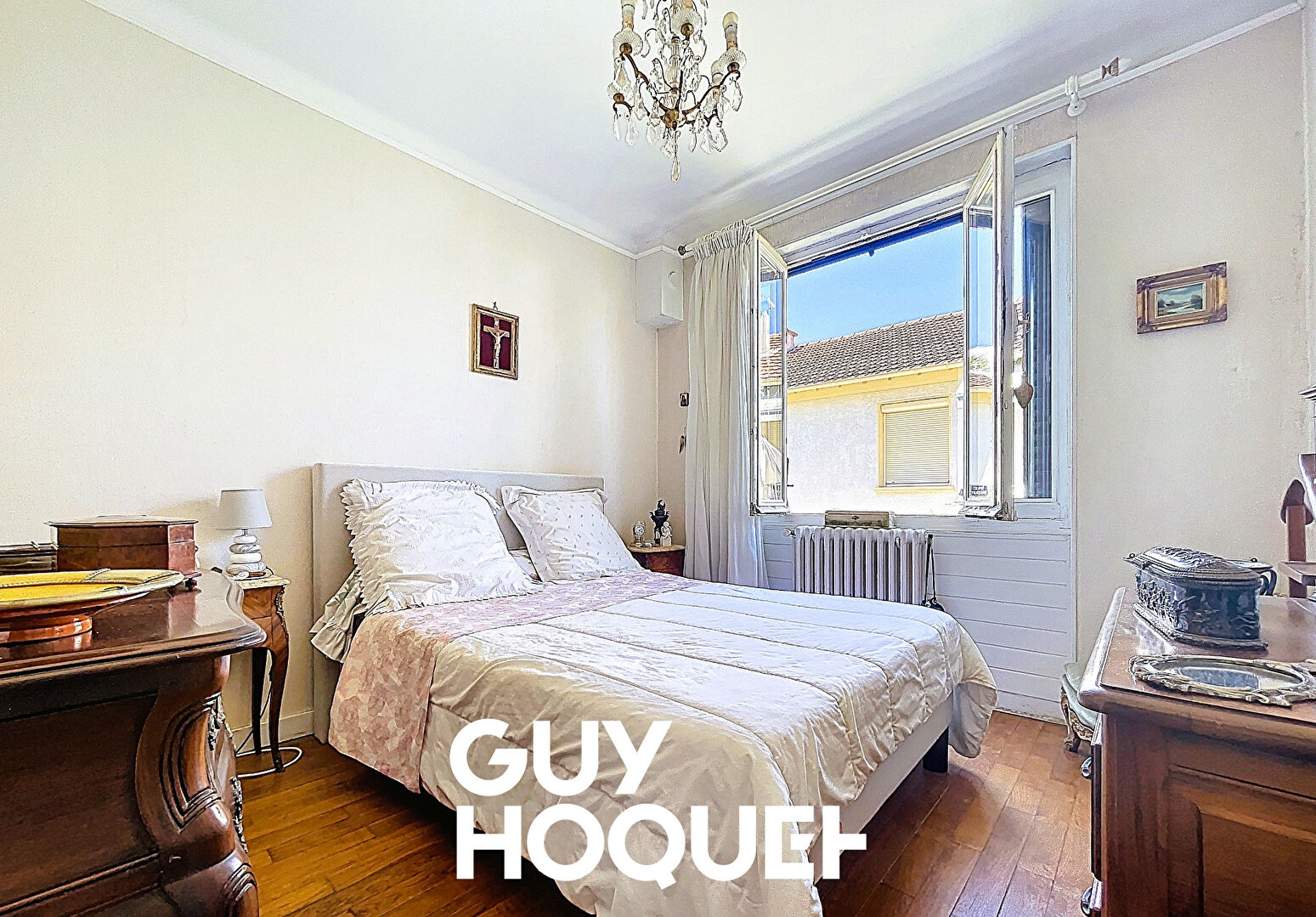 Maison de Caractère 3 Chs + Bureau, Salle de Jeux, Dépendances et Terrain de 735 m² - 71000 FLACE LES MACON