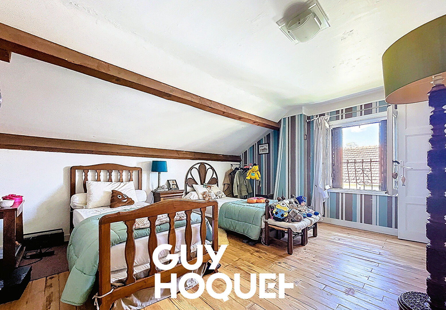 Maison de Caractère 3 Chs + Bureau, Salle de Jeux, Dépendances et Terrain de 735 m² - 71000 FLACE LES MACON