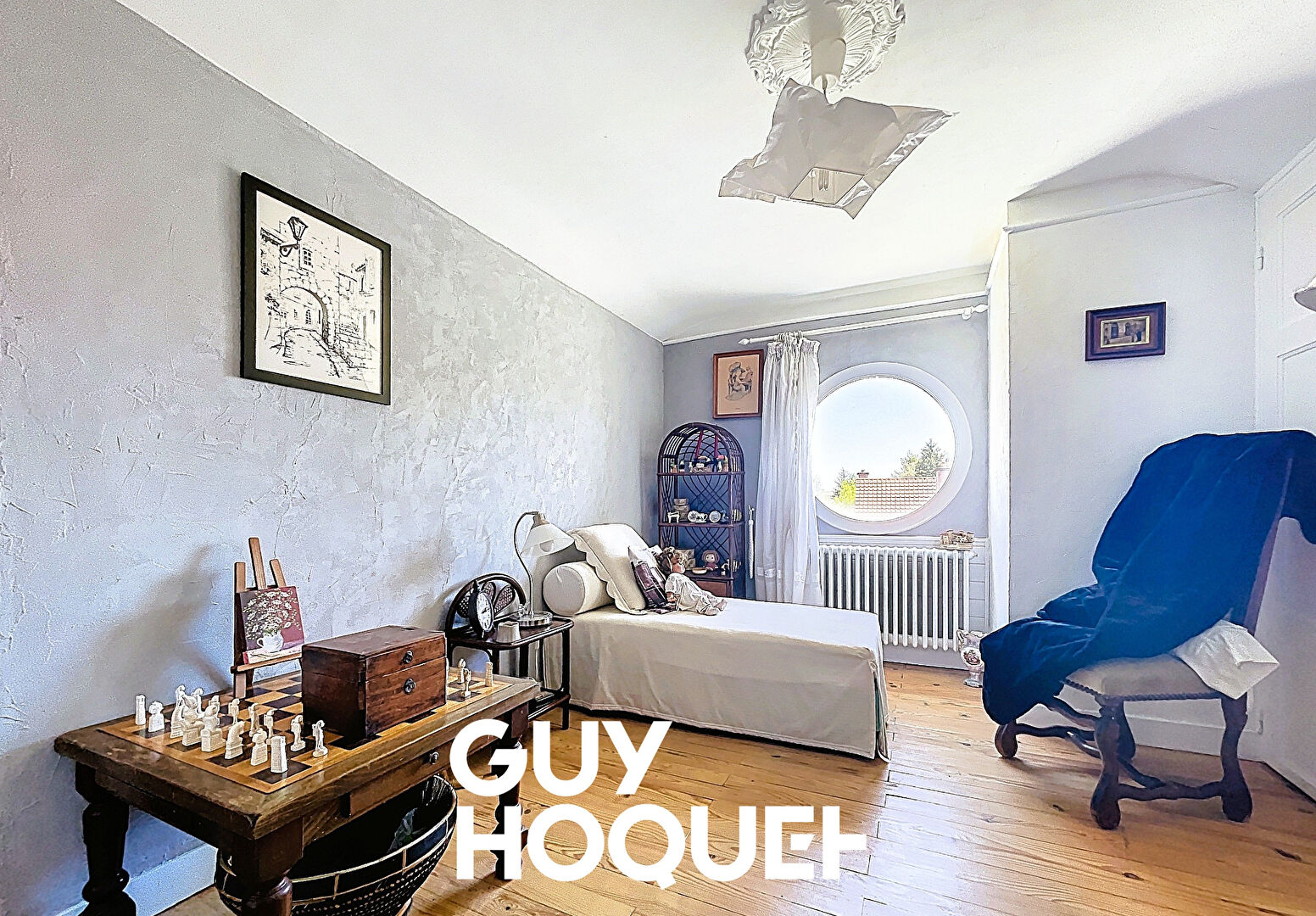 Maison de Caractère 3 Chs + Bureau, Salle de Jeux, Dépendances et Terrain de 735 m² - 71000 FLACE LES MACON