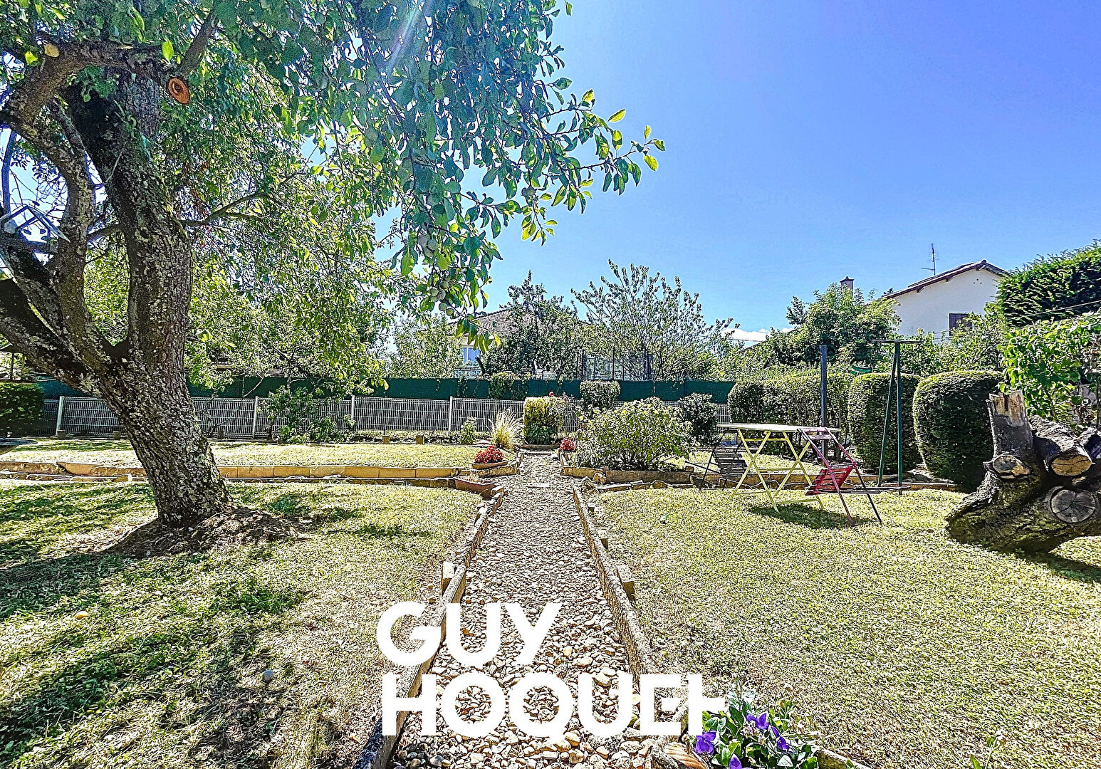 Maison de Caractère 3 Chs + Bureau, Salle de Jeux, Dépendances et Terrain de 735 m² - 71000 FLACE LES MACON