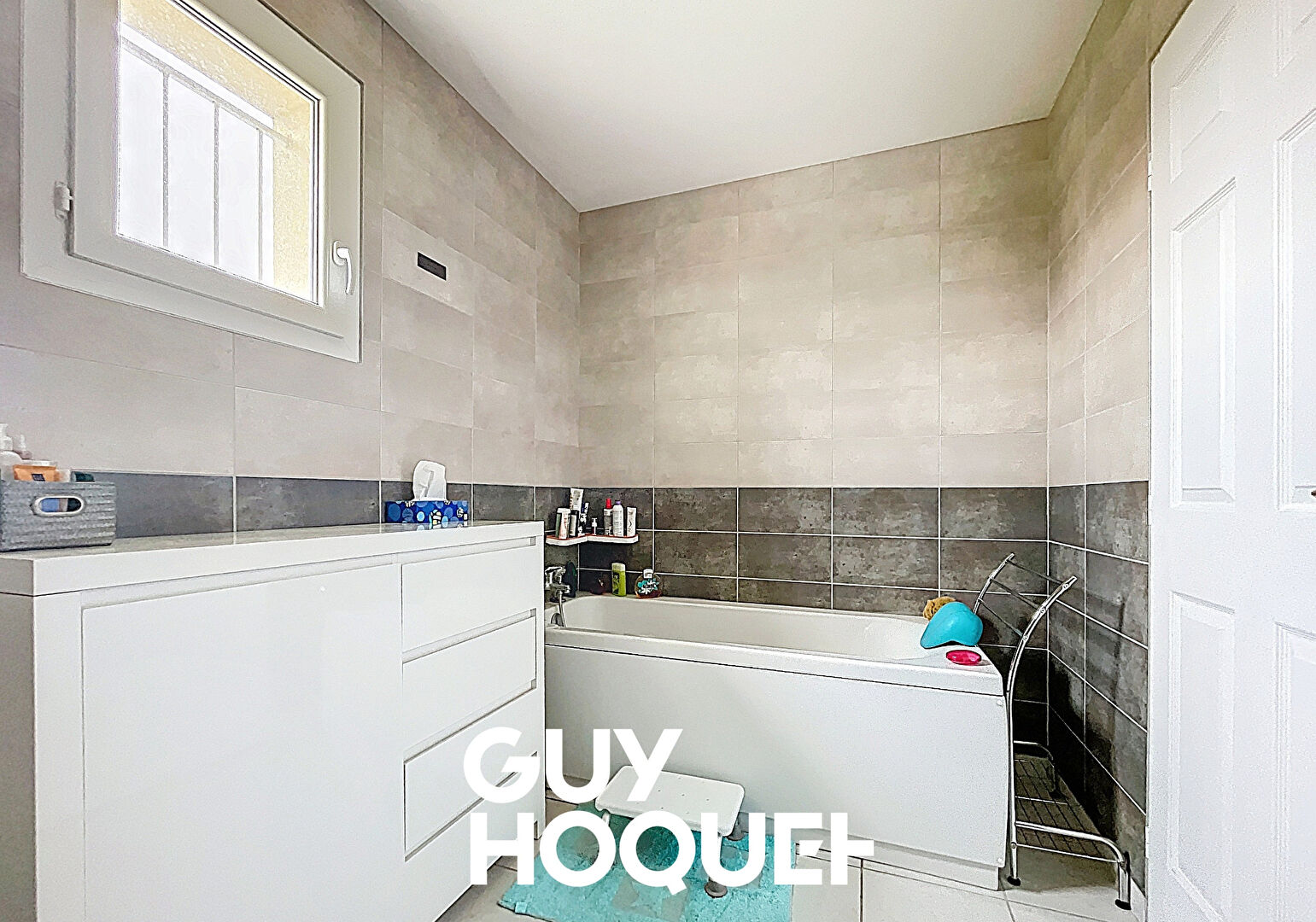 Maison Récente 3 Chs + Garage et Terrain de 833 m² environ - 71570 LA CHAPELLE DE GUINCHAY