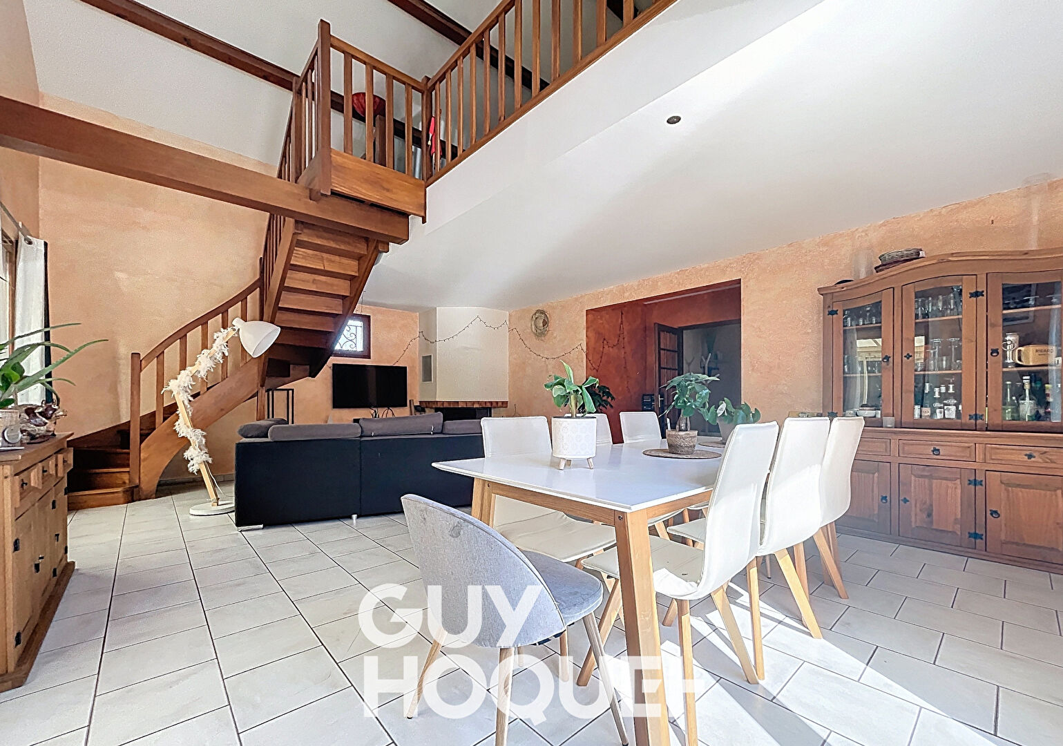 Coup de Coeur : Belle Maison de 162 m² avec Extérieurs et Piscine à Mâcon