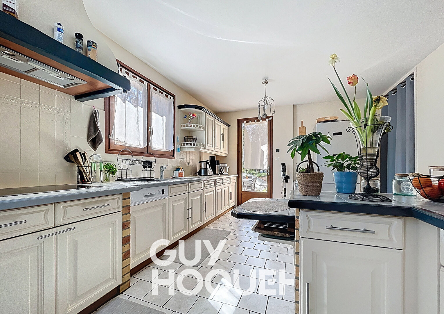 Coup de Coeur : Belle Maison de 162 m² avec Extérieurs et Piscine à Mâcon