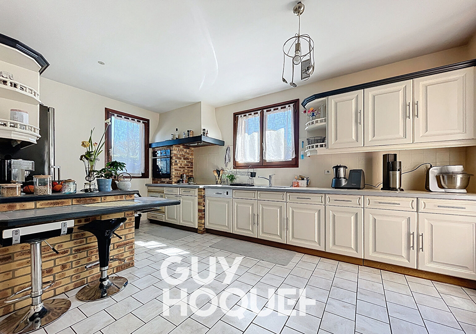 Coup de Coeur : Belle Maison de 162 m² avec Extérieurs et Piscine à Mâcon