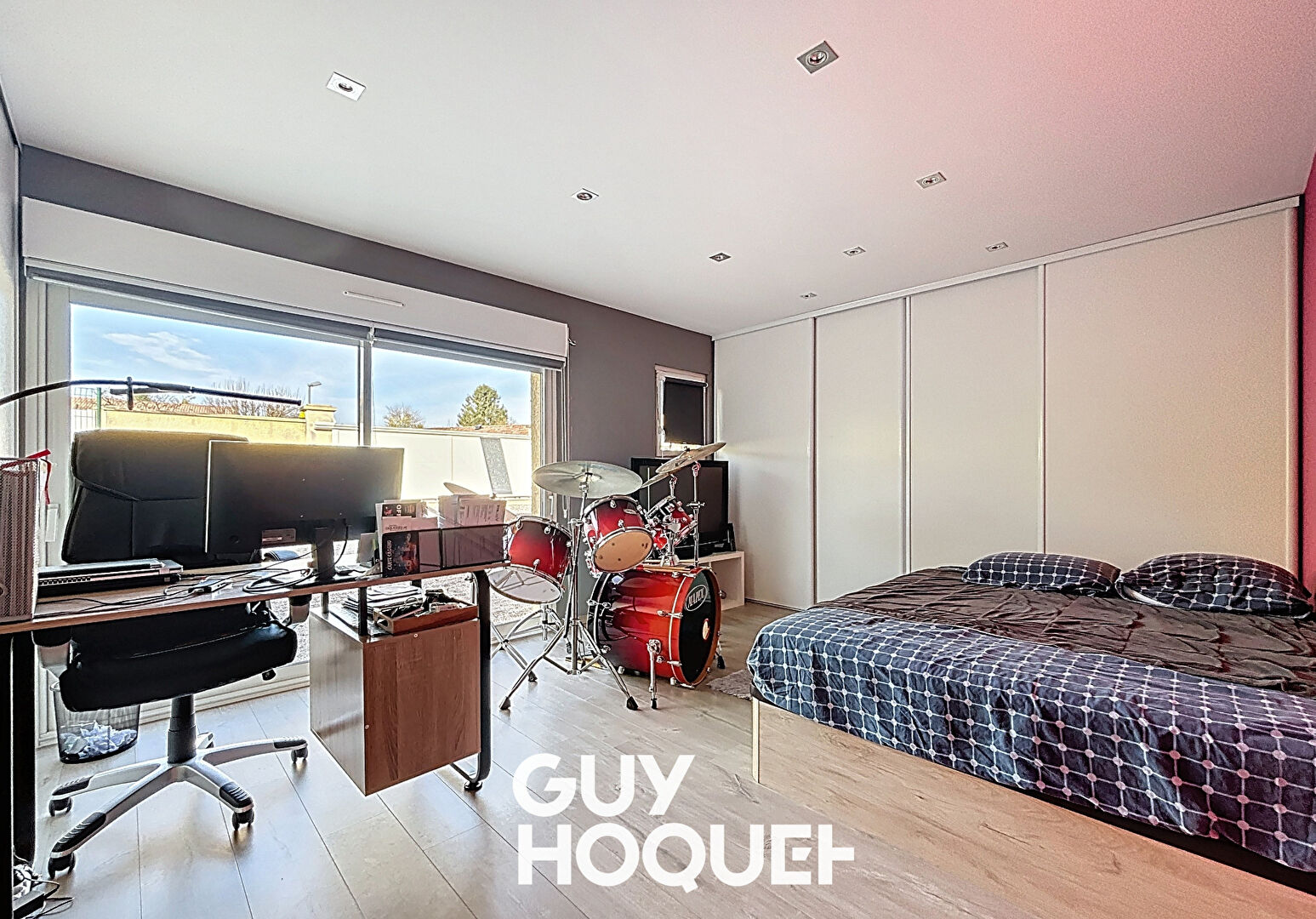 Villa Plain pied 4 chambres et Terrain de 832 m² environ - 71000 SENNECE LES MACON