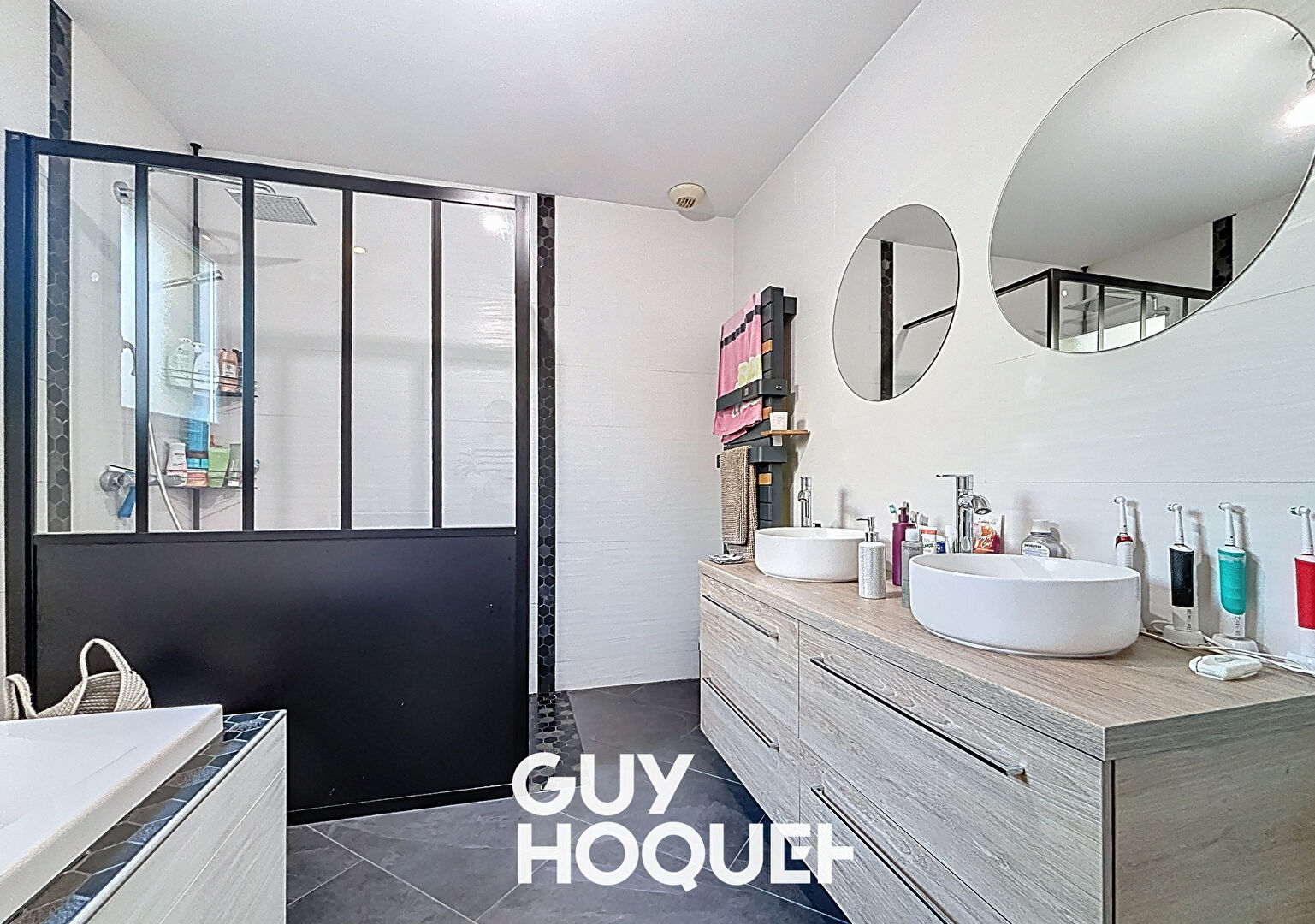 Villa Plain pied 4 chambres et Terrain de 832 m² environ - 71000 SENNECE LES MACON