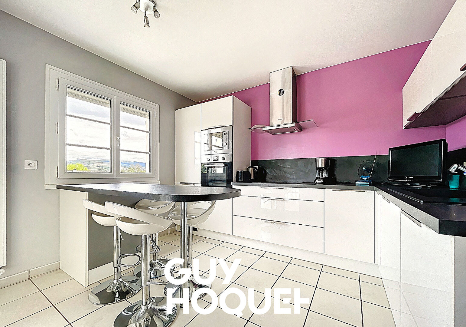 Maison sur sous-sol 4 Chs + Dépendances et 2500 m² de terrain Constructible - 71850 CHARNAY LES MACON