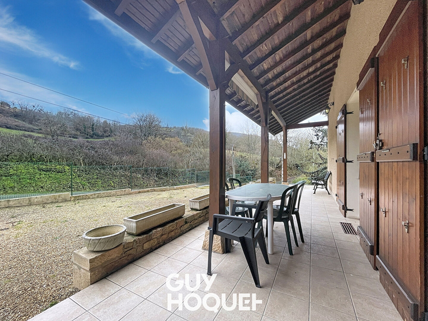 Très Belle Maison 2 Chambres + Bureau & Dépendances - 71960 SERRIÈRES