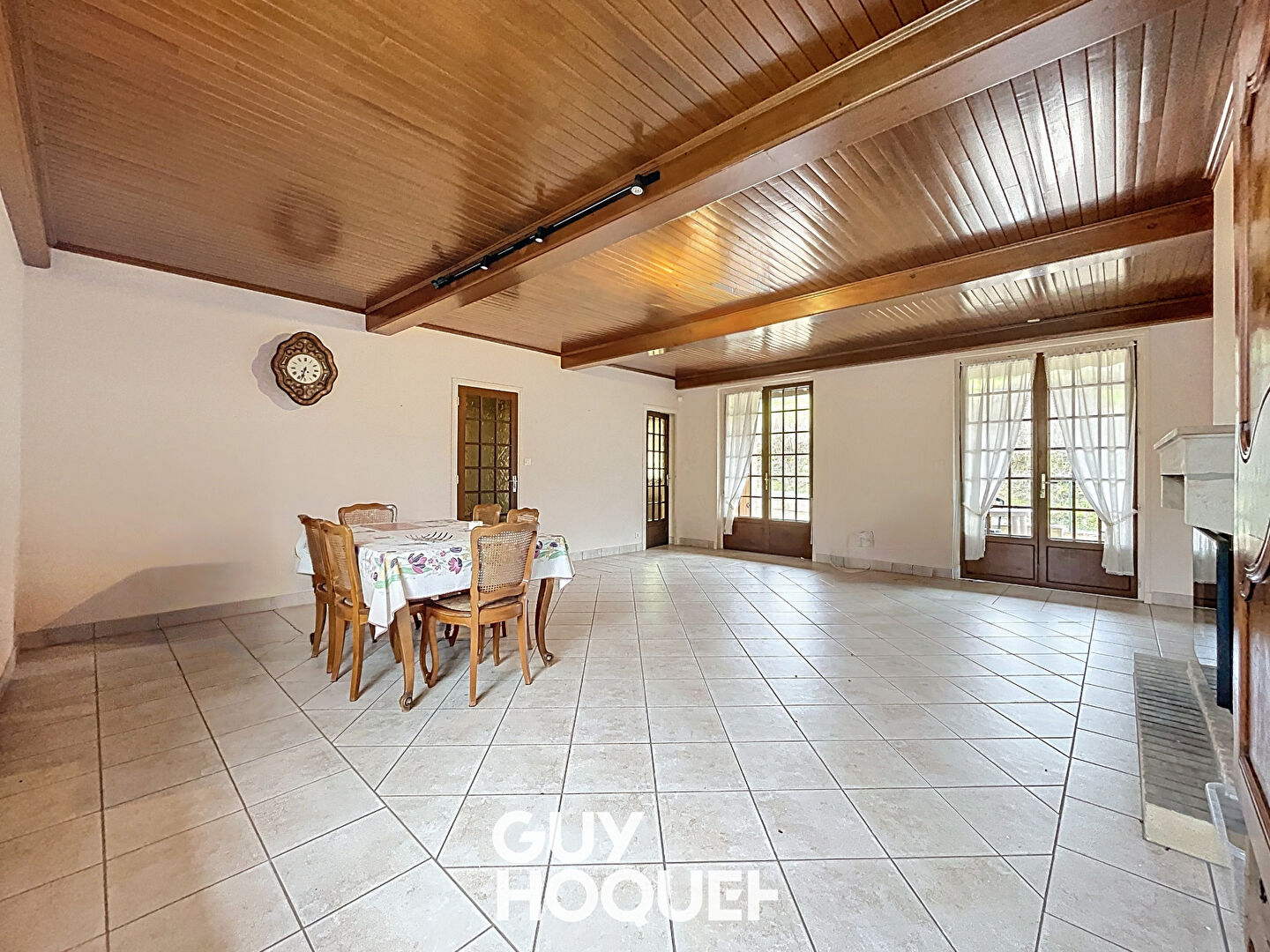 Très Belle Maison 2 Chambres + Bureau & Dépendances - 71960 SERRIÈRES