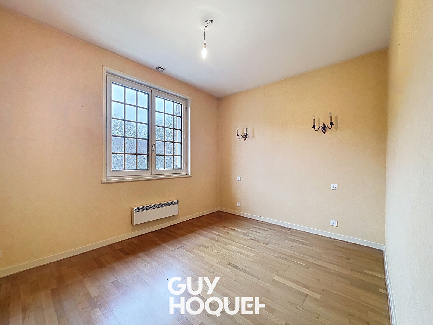 Très Belle Maison 2 Chambres + Bureau & Dépendances - 71960 SERRIÈRES