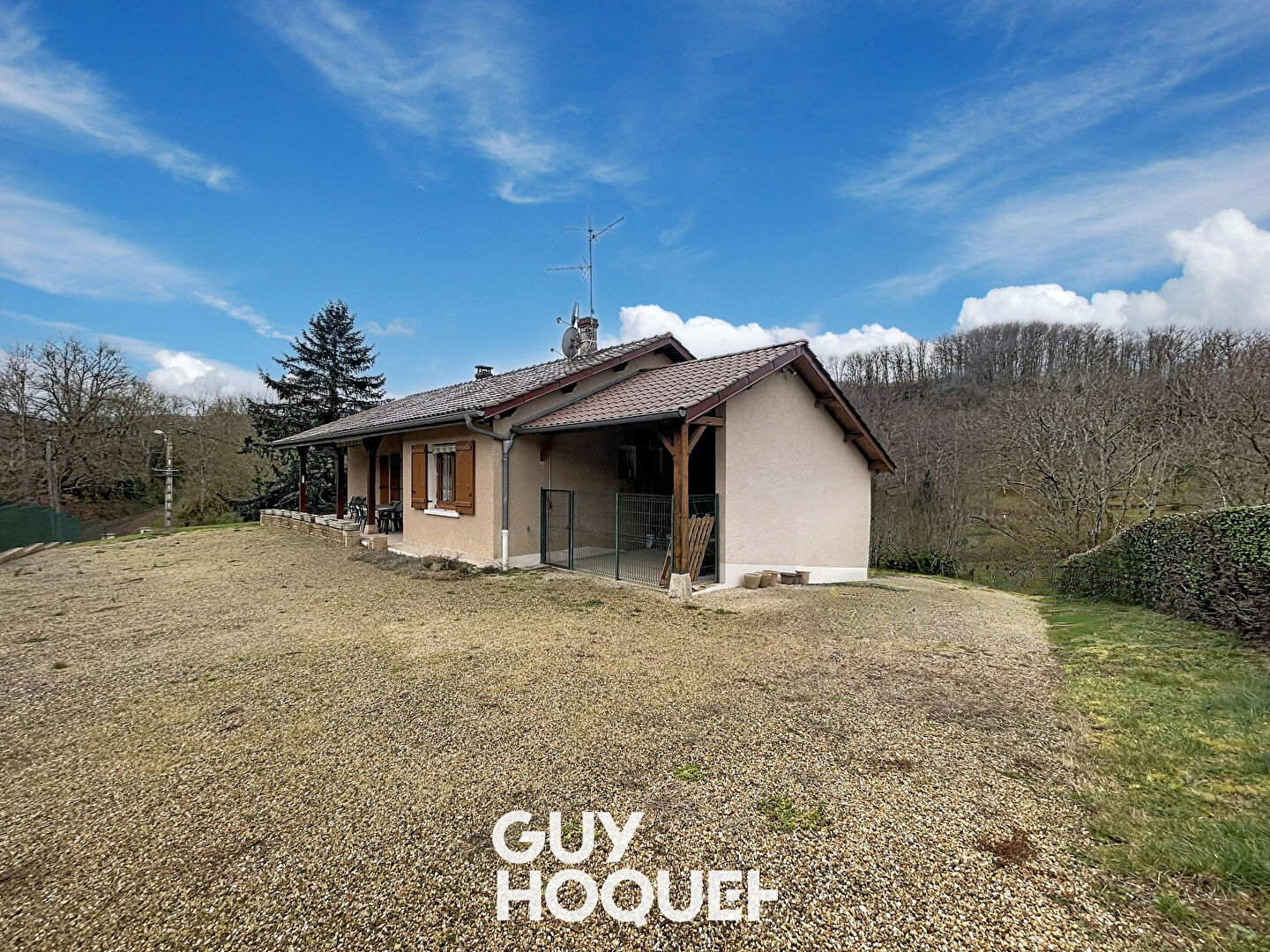 Très Belle Maison 2 Chambres + Bureau & Dépendances - 71960 SERRIÈRES