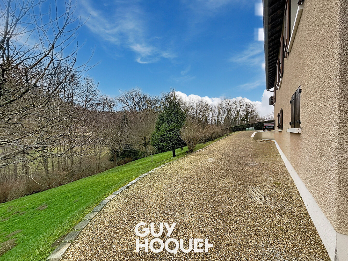 Très Belle Maison 2 Chambres + Bureau & Dépendances - 71960 SERRIÈRES