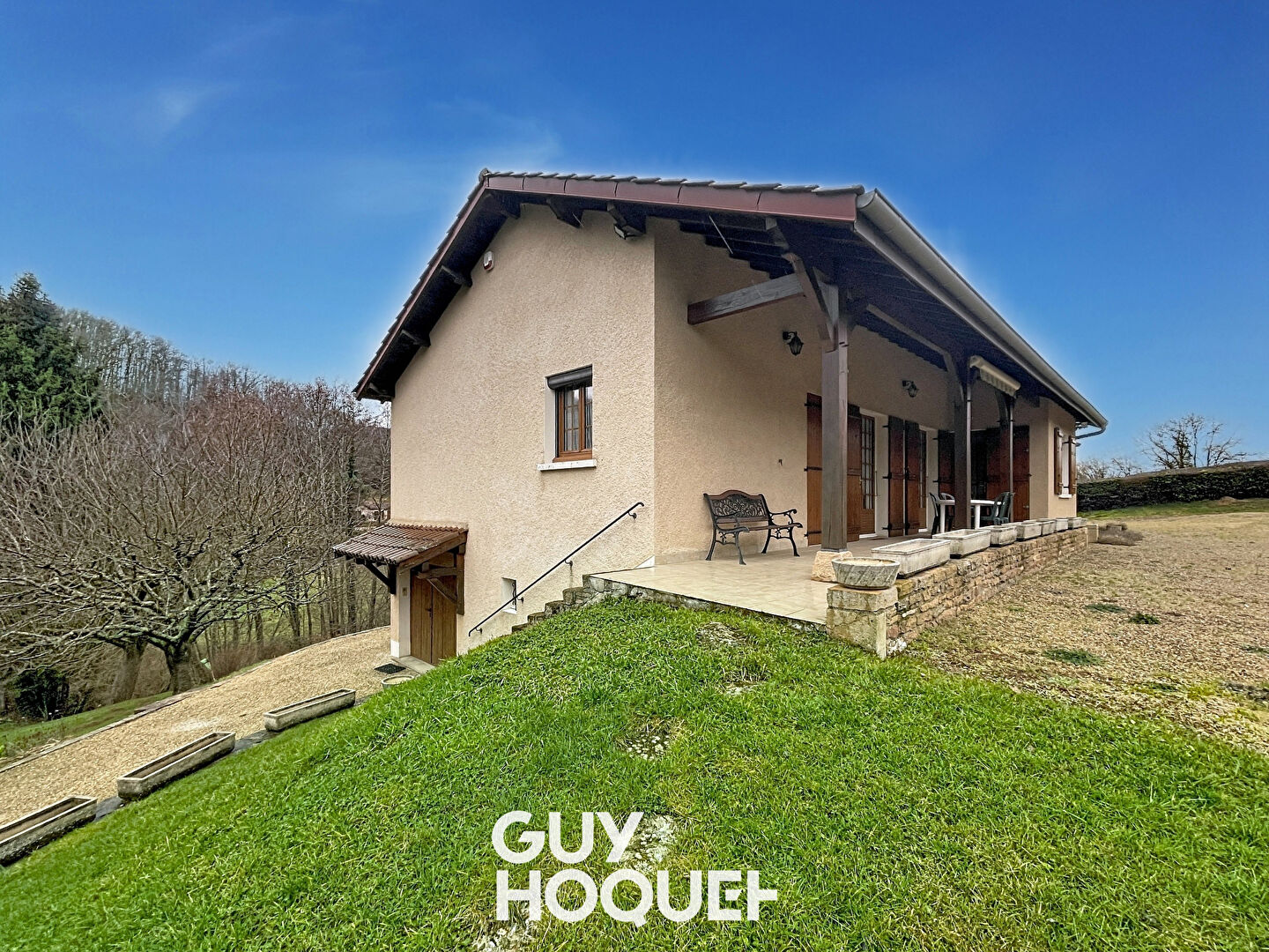 Très Belle Maison 2 Chambres + Bureau & Dépendances - 71960 SERRIÈRES