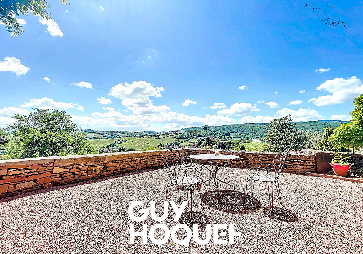 Maison en Pierre 3 Chs + Bureau + Garage et terrain de 1700 m² environ - 71570 LEYNES