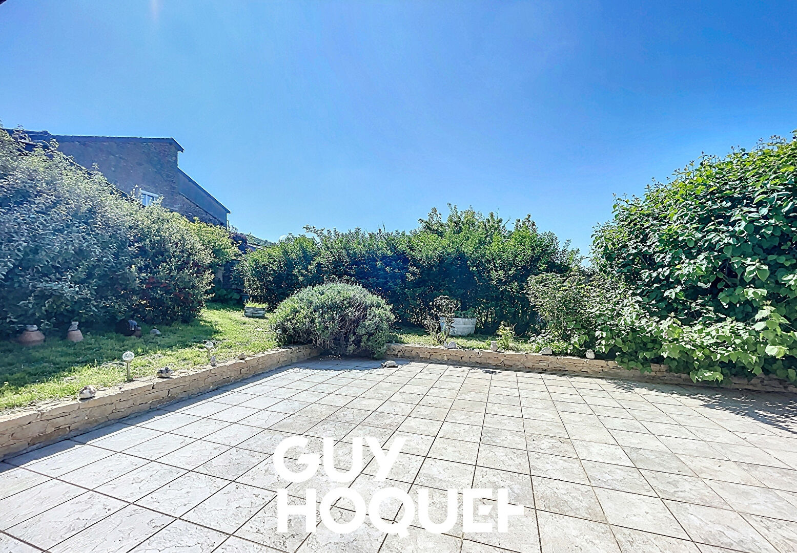 Maison en Pierre 3 Chs + Garage + Cave et Terrain de 379 m² - 71960 BERZE LA VILLE