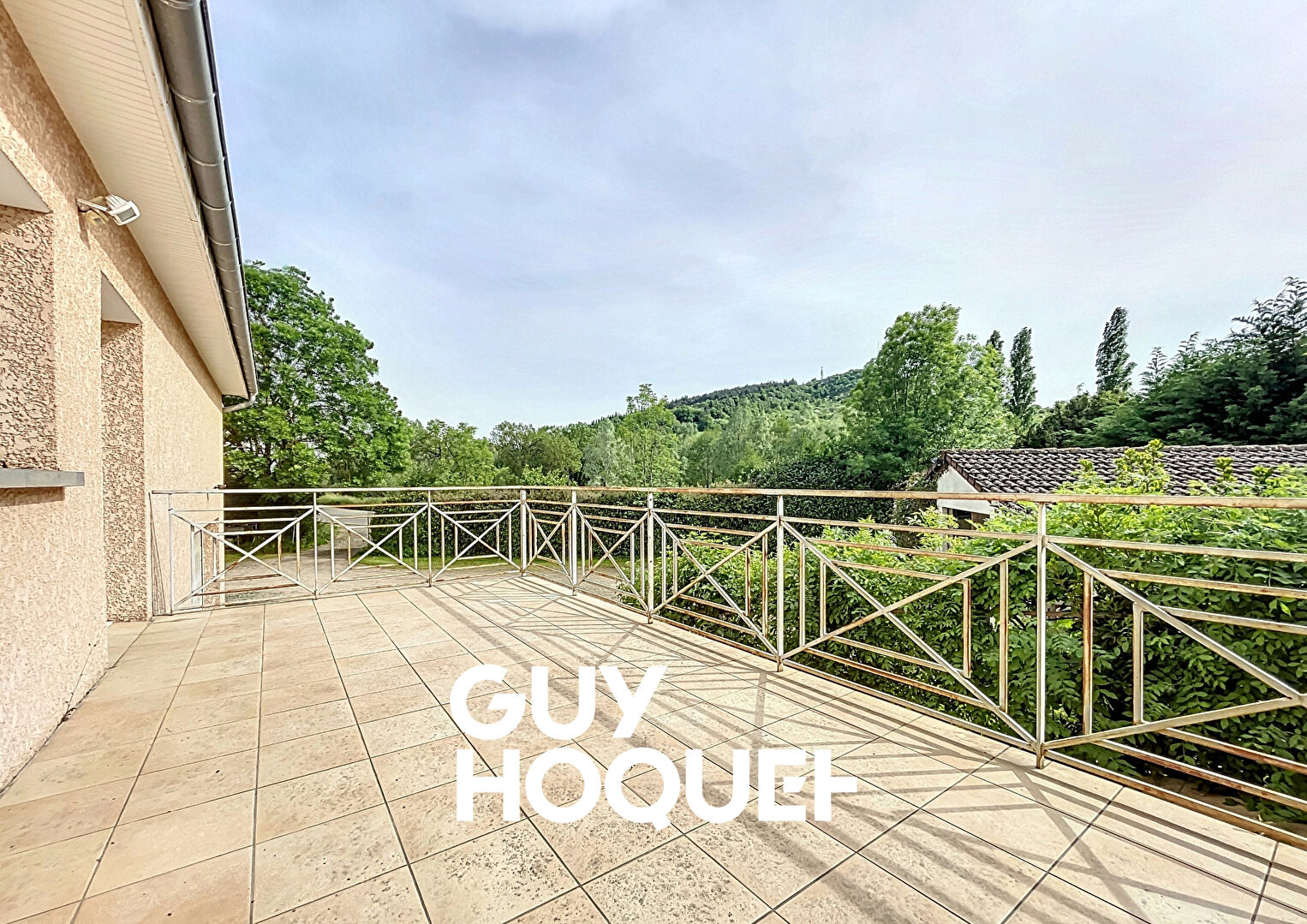 Villa Familiale de Plain Pied 4 Chambres & Garages - 71960 BERZÉ-LA-VILLE