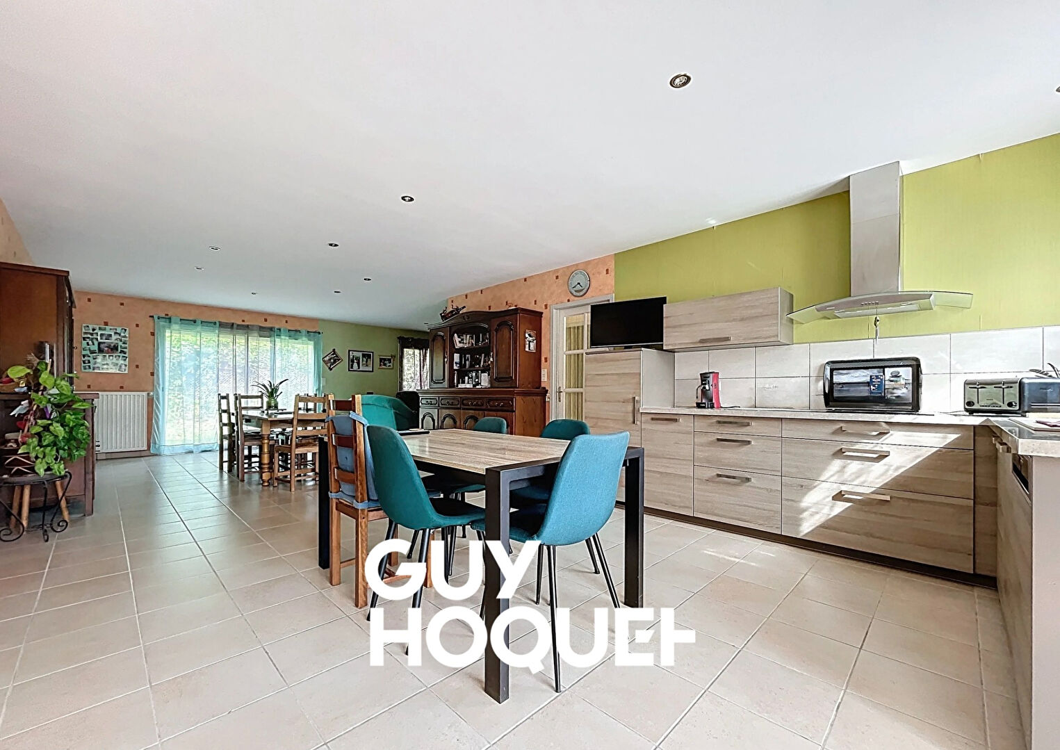 Villa Familiale de Plain Pied 4 Chambres & Garages - 71960 BERZÉ-LA-VILLE