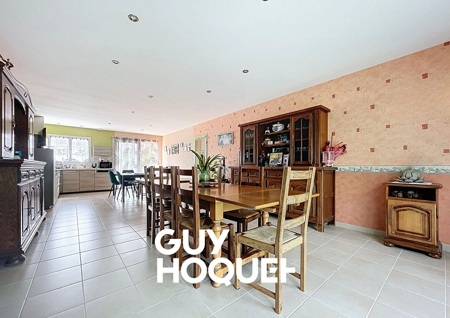 Villa Familiale de Plain Pied 4 Chambres & Garages - 71960 BERZÉ-LA-VILLE