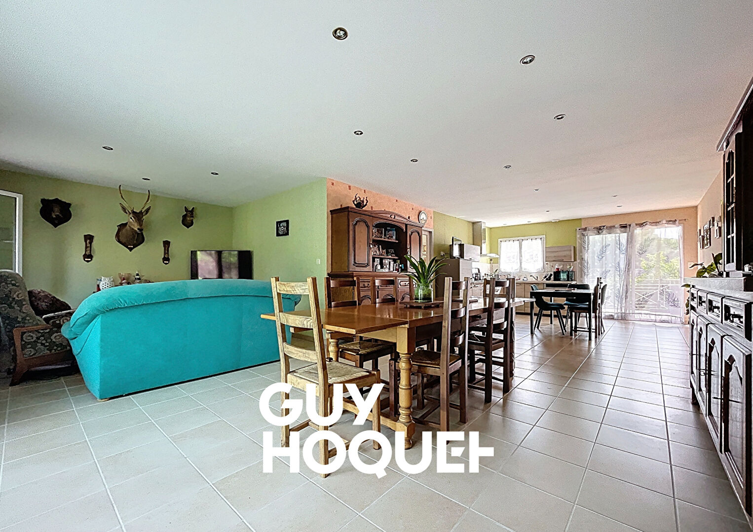 Villa Familiale de Plain Pied 4 Chambres & Garages - 71960 BERZÉ-LA-VILLE