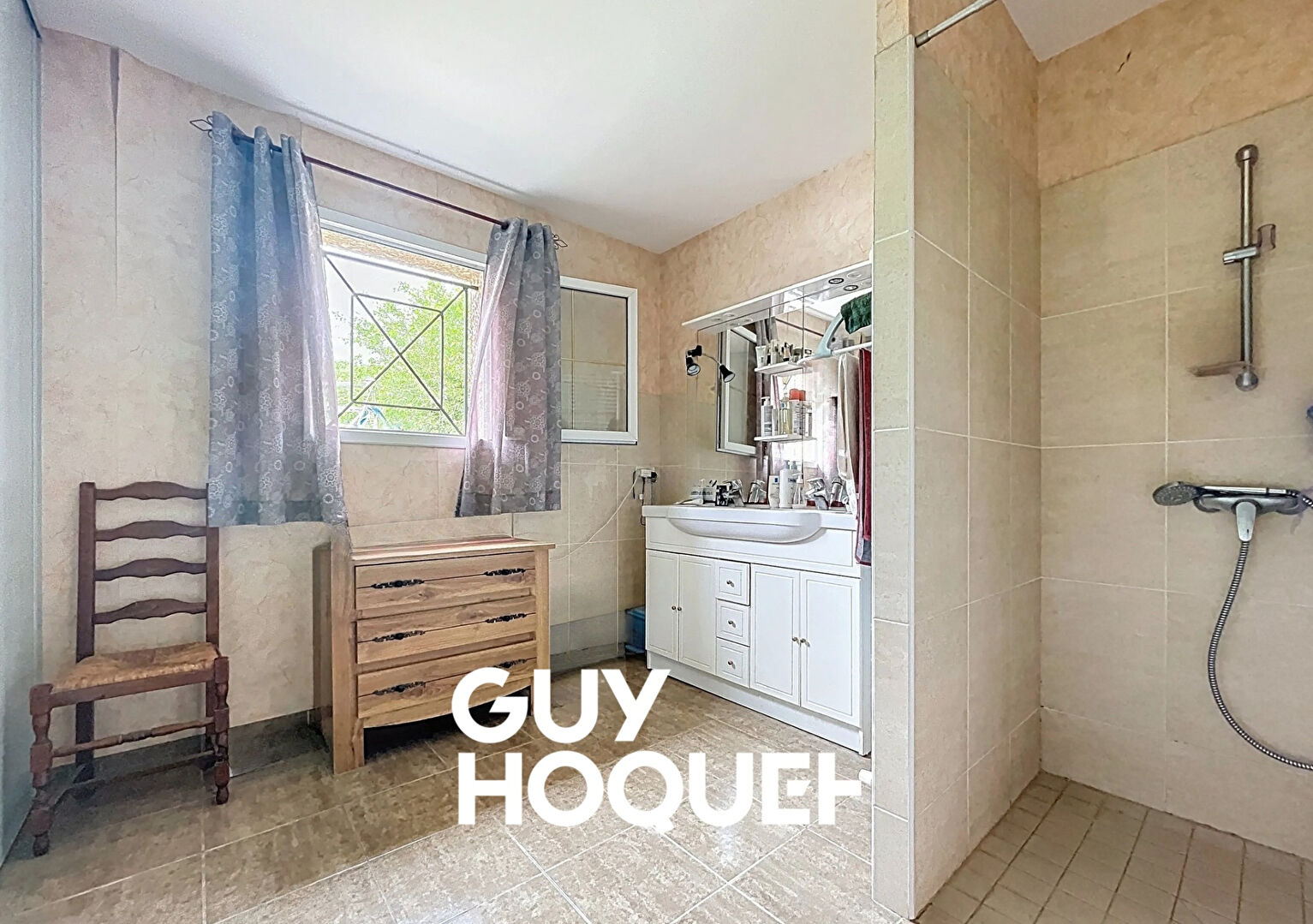 Villa Familiale de Plain Pied 4 Chambres & Garages - 71960 BERZÉ-LA-VILLE