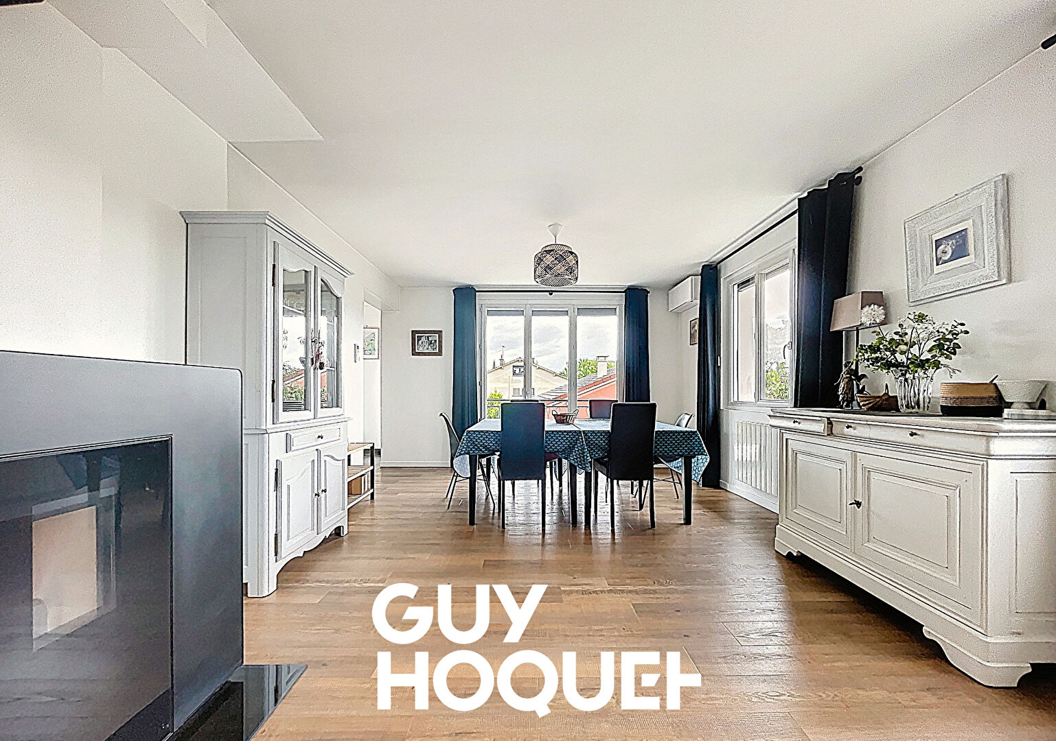 Villa 4 Chs + Bureau et Double Garage avec 600 m² de terrain environ - 71850 CHARNAY LES MACON