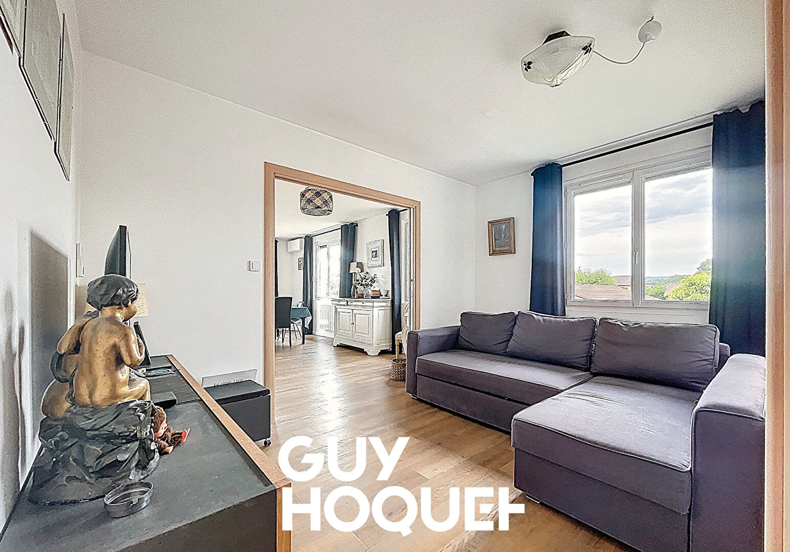 Villa 4 Chs + Bureau et Double Garage avec 600 m² de terrain environ - 71850 CHARNAY LES MACON