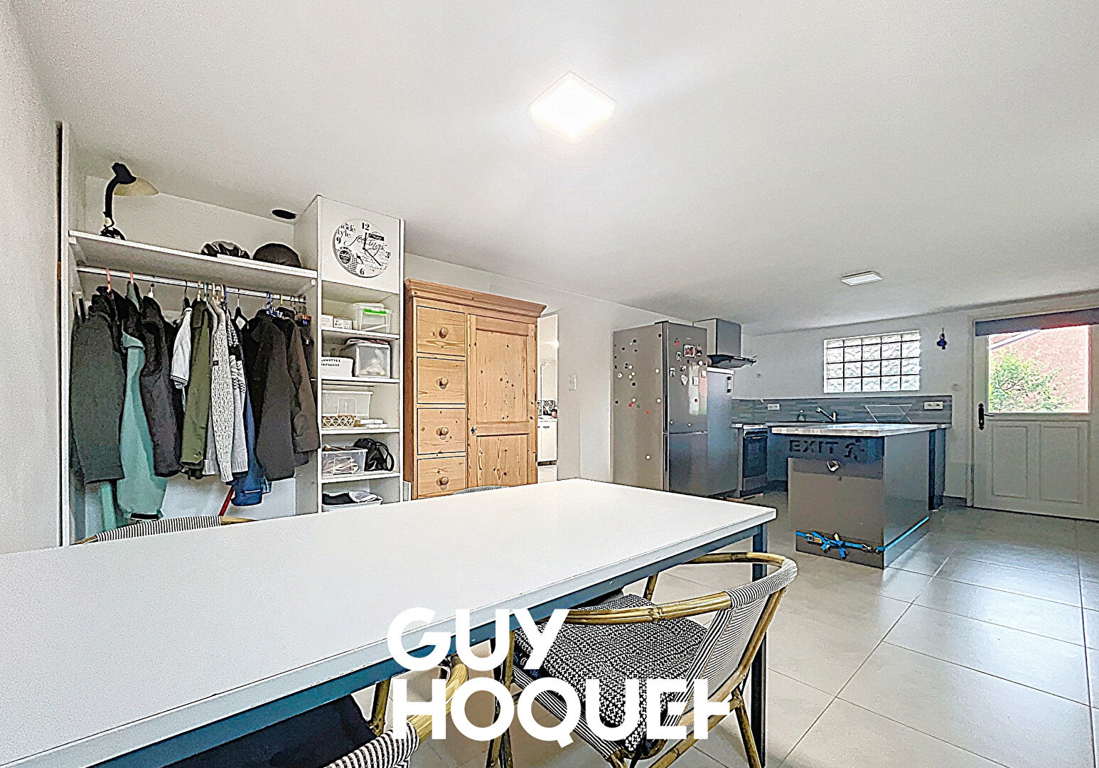 Villa 4 Chs + Bureau et Double Garage avec 600 m² de terrain environ - 71850 CHARNAY LES MACON