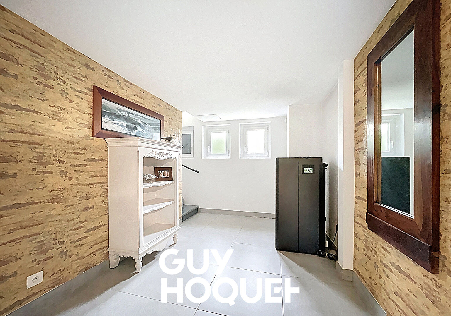 Villa 4 Chs + Bureau et Double Garage avec 600 m² de terrain environ - 71850 CHARNAY LES MACON