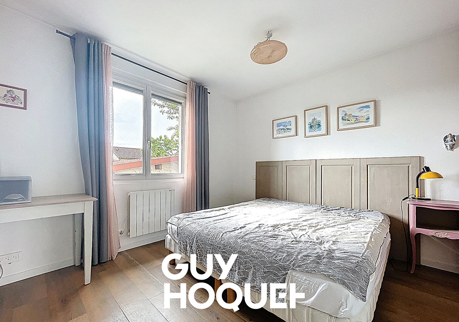 Villa 4 Chs + Bureau et Double Garage avec 600 m² de terrain environ - 71850 CHARNAY LES MACON