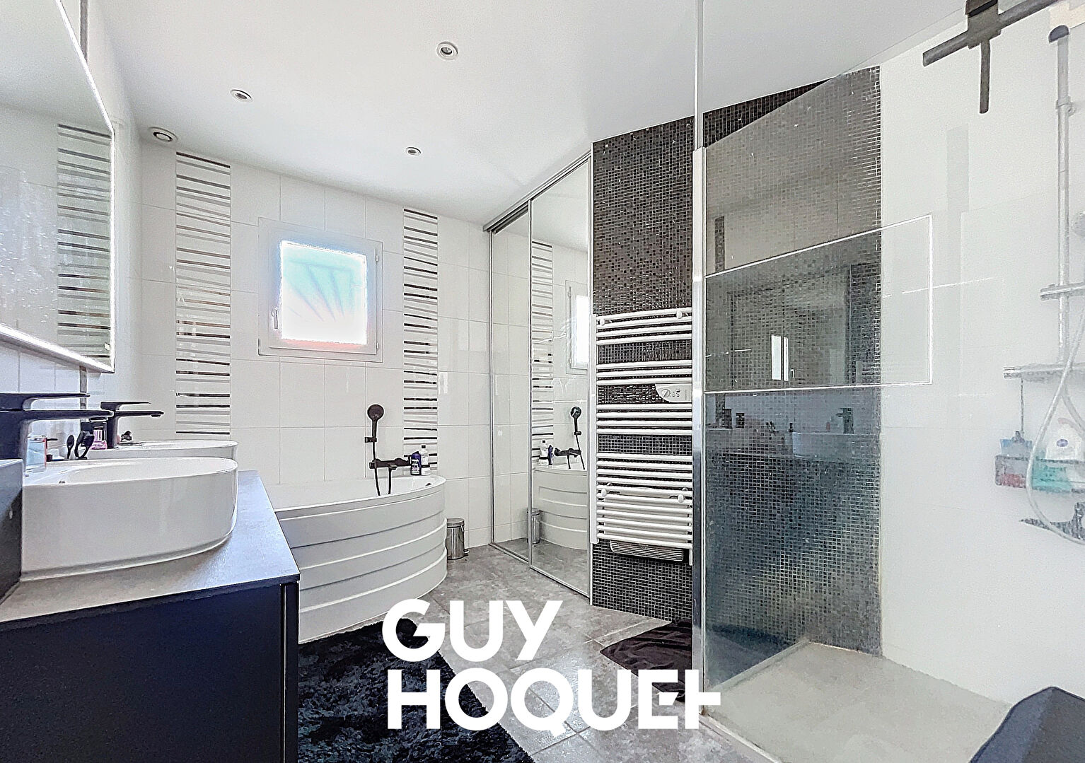 Maison Contemporaine de Plain Pied 4 Chambres + Garage + Piscine - 71570 LA CHAPELLE DE GUINCHAY