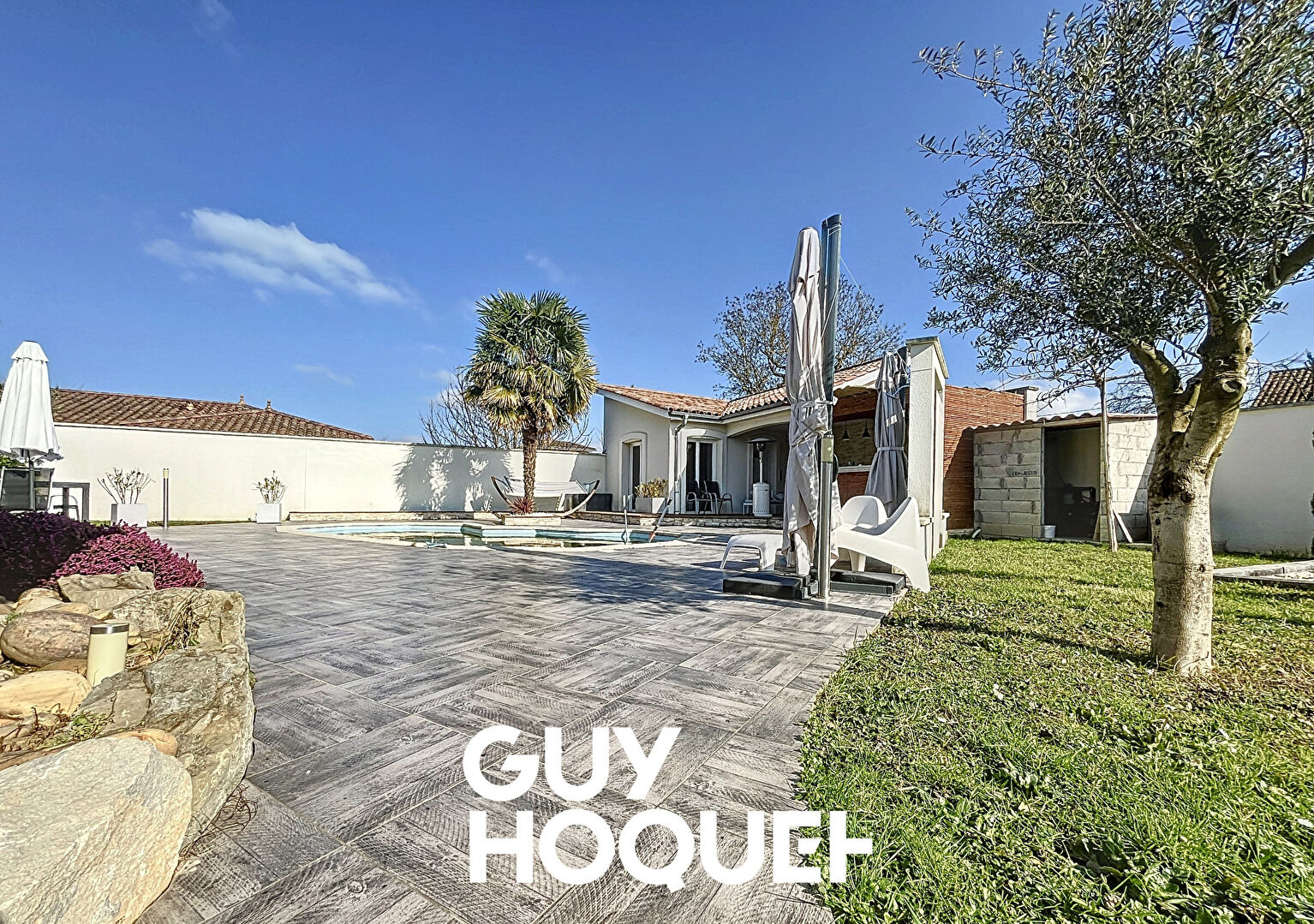 Maison Contemporaine de Plain Pied 4 Chambres + Garage + Piscine - 71570 LA CHAPELLE DE GUINCHAY