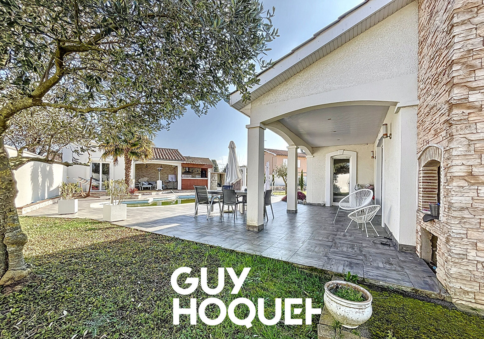 Maison Contemporaine de Plain Pied 4 Chambres + Garage + Piscine - 71570 LA CHAPELLE DE GUINCHAY