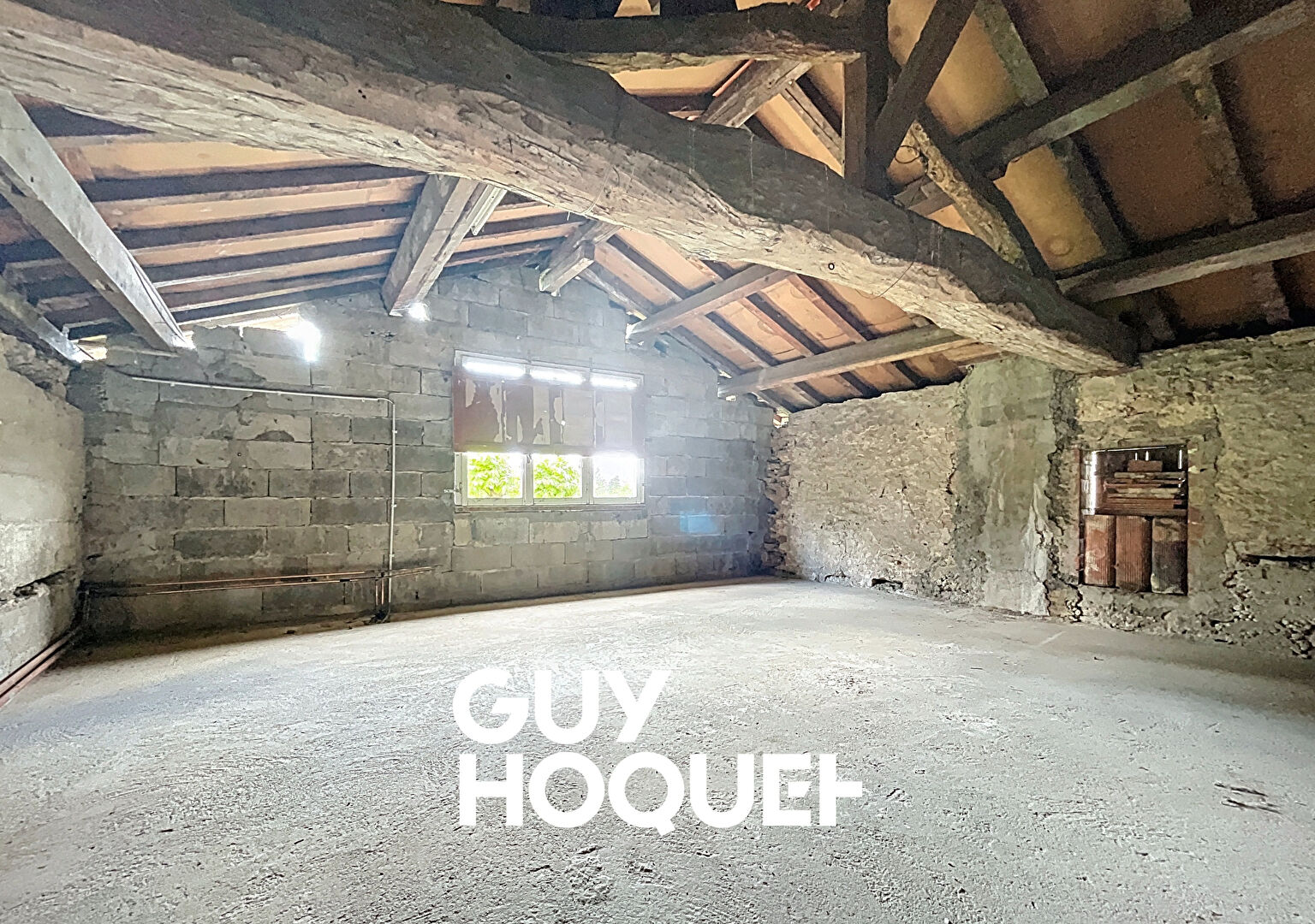 Plateau Viabilisé 92m² avec Beau Potentiel & Terrain 220m² - 71000 VARENNES-LES-MÂCON