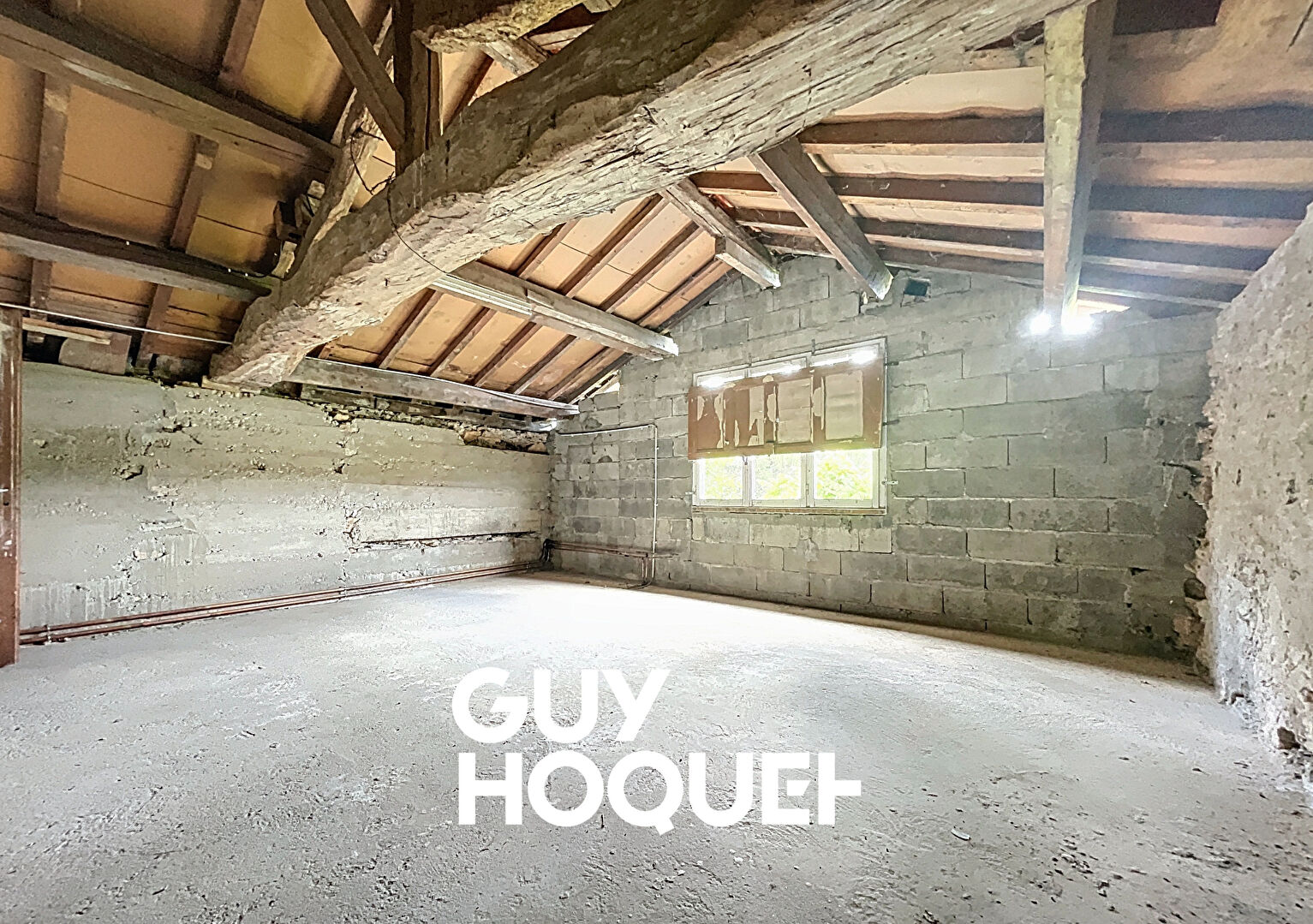 Plateau Viabilisé 92m² avec Beau Potentiel & Terrain 220m² - 71000 VARENNES-LES-MÂCON