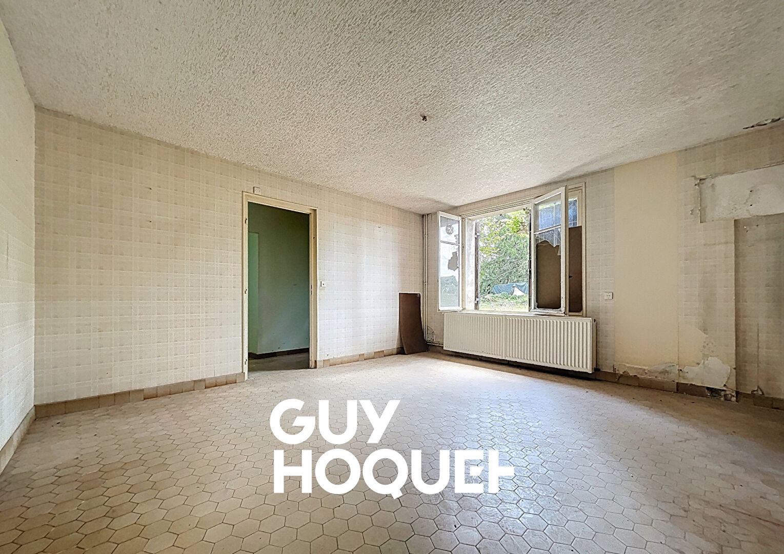 Plateau Viabilisé 92m² avec Beau Potentiel & Terrain 220m² - 71000 VARENNES-LES-MÂCON