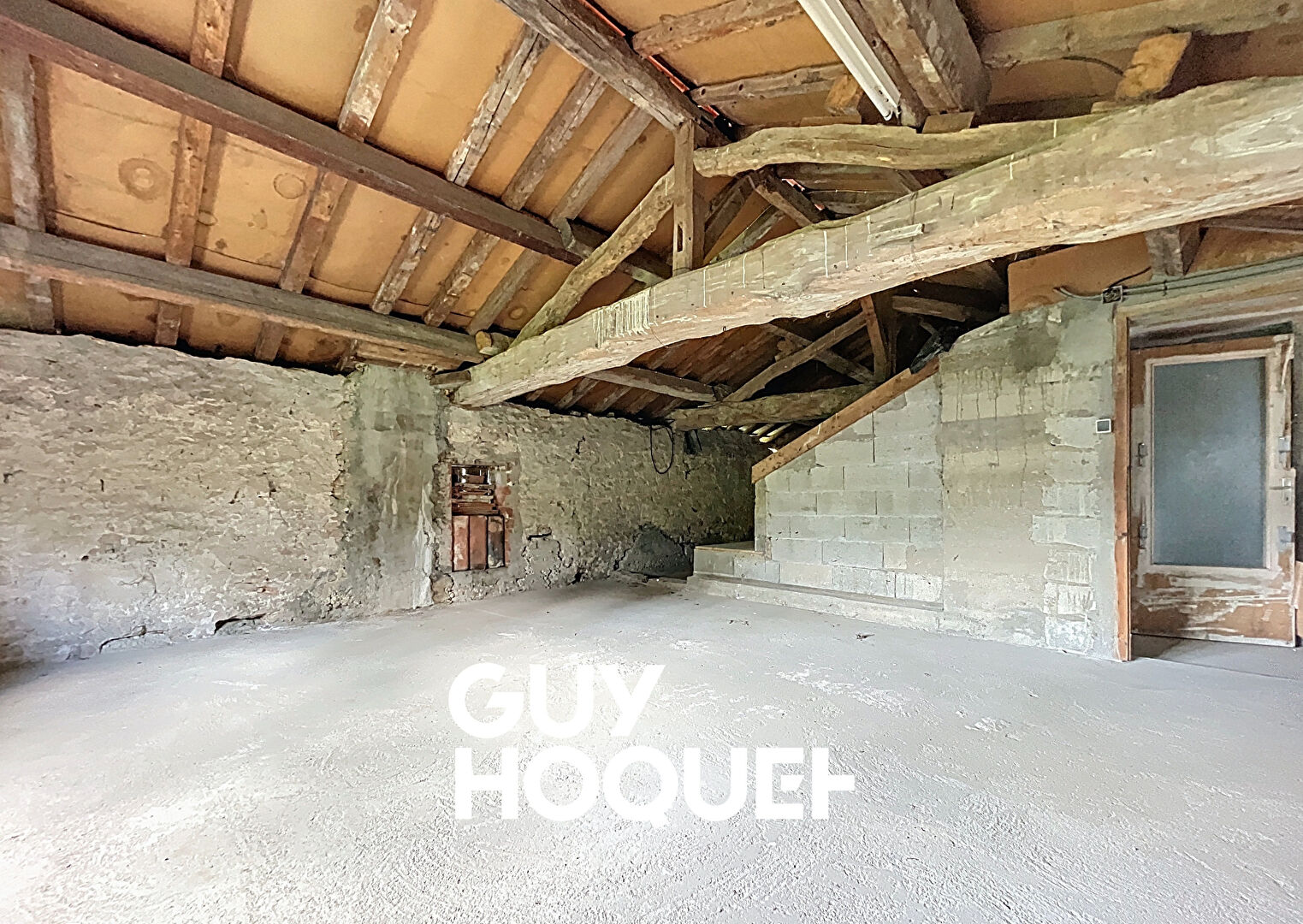 Plateau Viabilisé 92m² avec Beau Potentiel & Terrain 220m² - 71000 VARENNES-LES-MÂCON