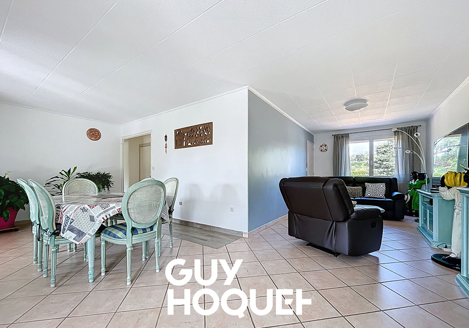 Maison sur sous sol semi enterré 3 Chambres + Bureau + Garage - 71118 SAINT MARTIN BELLE ROCHE