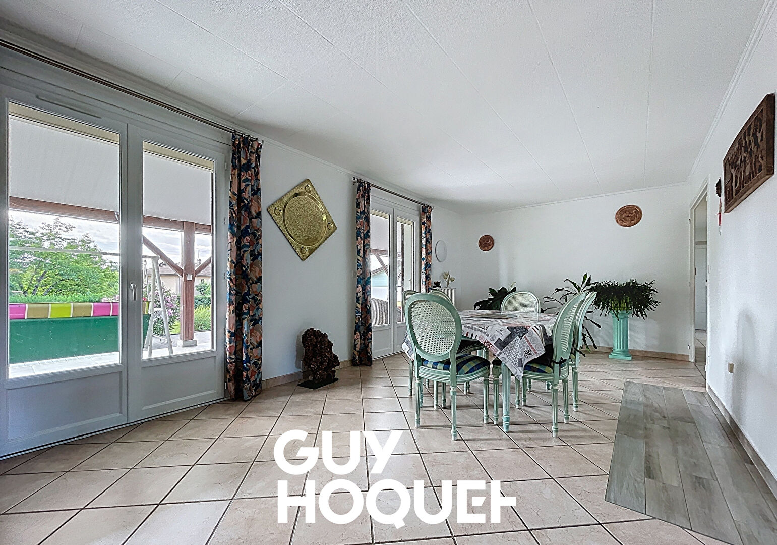 Maison sur sous sol semi enterré 3 Chambres + Bureau + Garage - 71118 SAINT MARTIN BELLE ROCHE