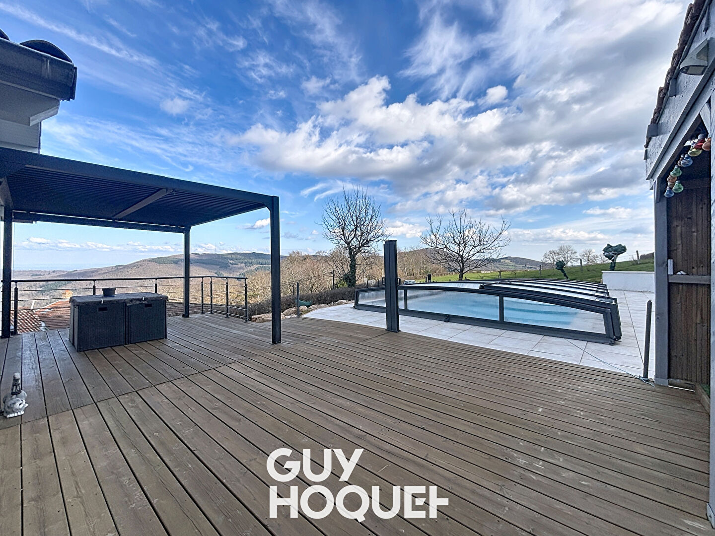 Maison avec piscine, dépendances et vue imprenable - 69840 CENVES