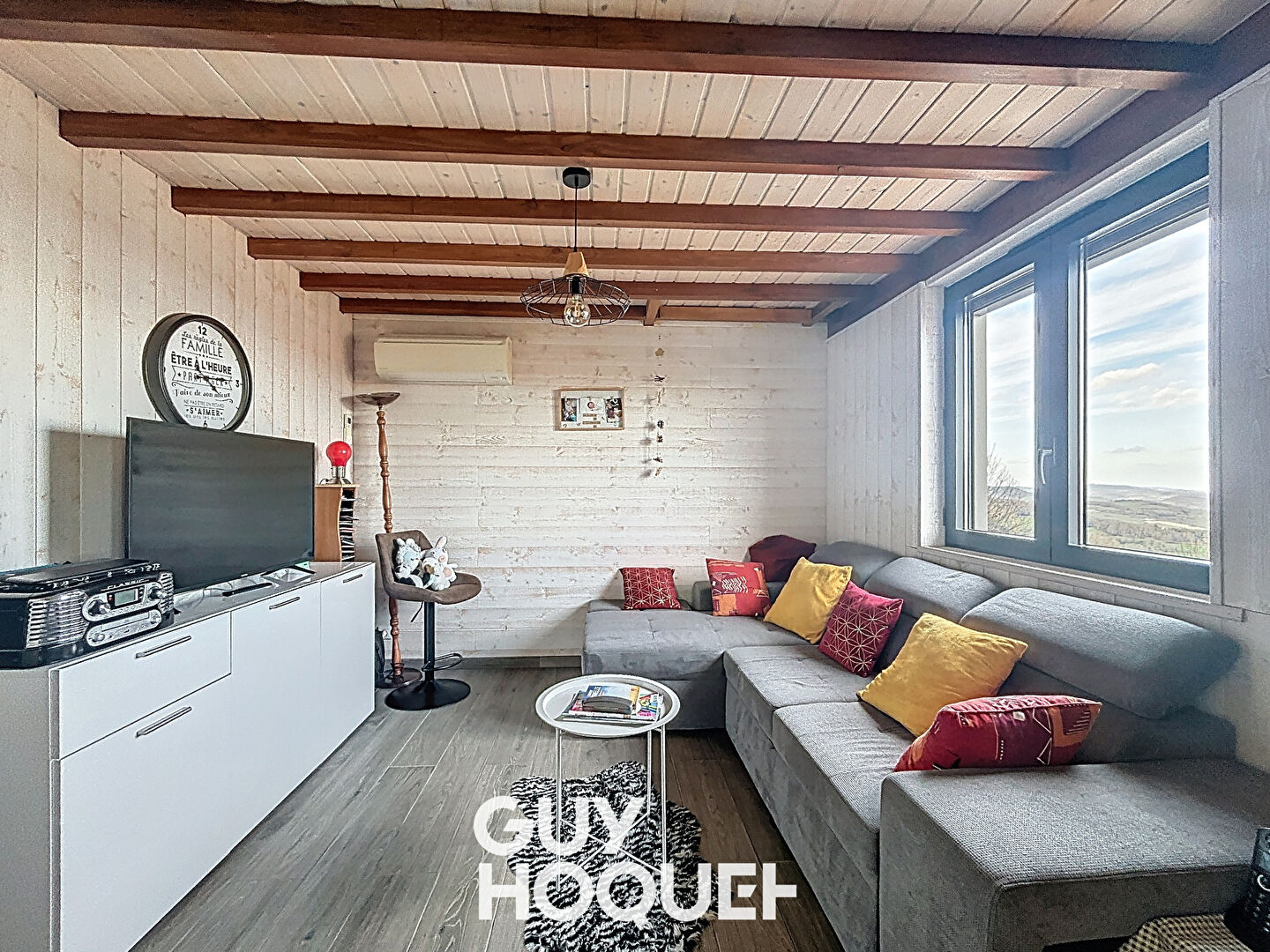 Maison avec piscine, dépendances et vue imprenable - 69840 CENVES