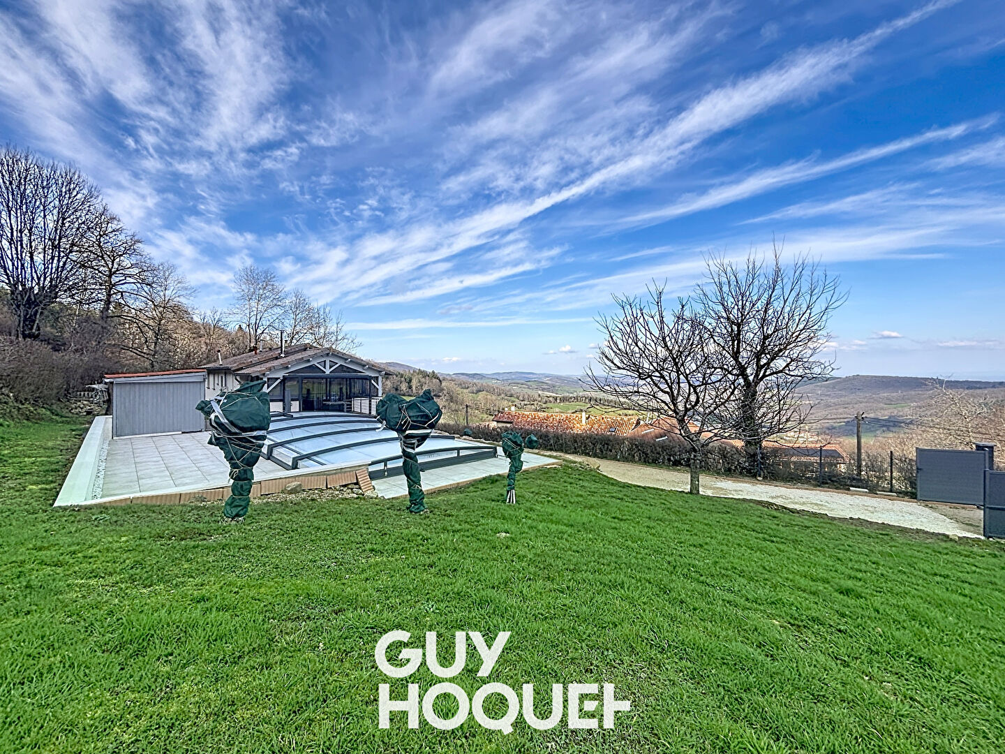 Maison avec piscine, dépendances et vue imprenable - 69840 CENVES