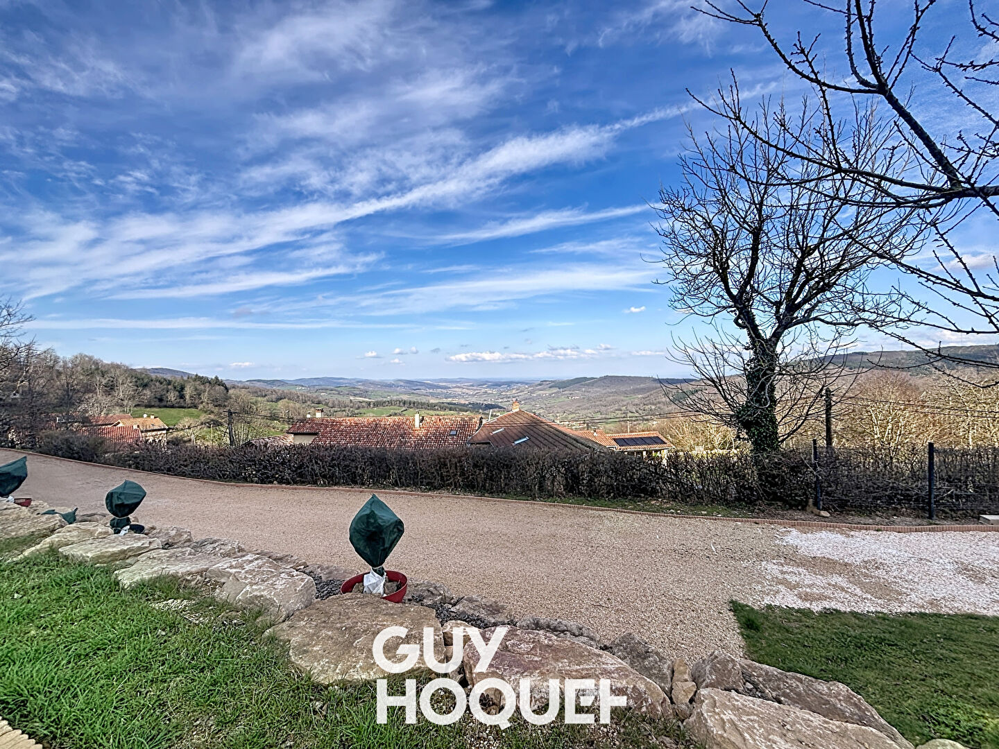 Maison avec piscine, dépendances et vue imprenable - 69840 CENVES