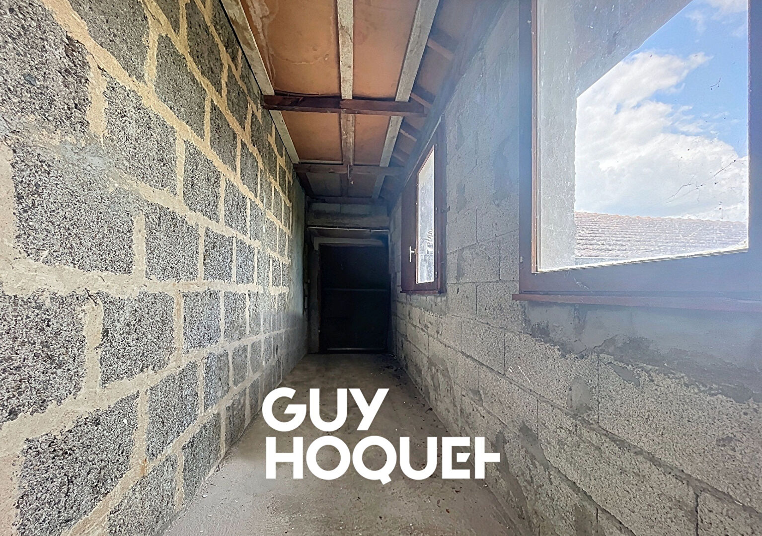 Plateau Viabilisé 92m² environ avec Beau Potentiel & Terrain 380m² - 71000 VARENNES-LES-MÂCON