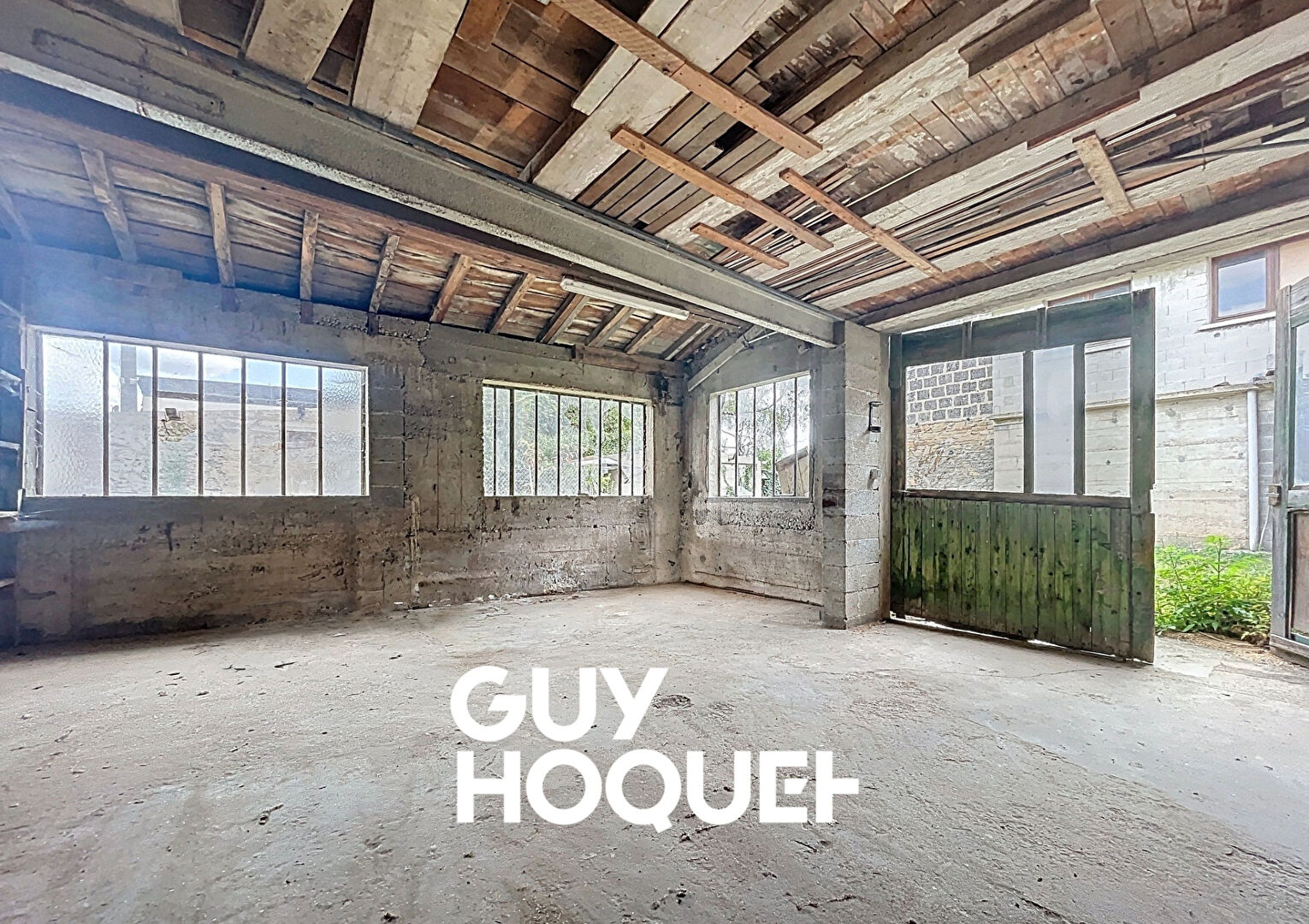 Plateau Viabilisé 92m² environ avec Beau Potentiel & Terrain 380m² - 71000 VARENNES-LES-MÂCON